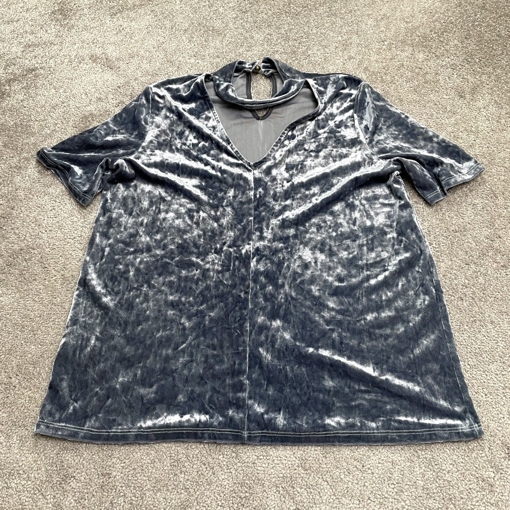 Velour Hummingbird Blouse Womens Medium Gray Shiny Velour V-Neck Short Sleeve Casual Top Regular Fit Size M / US 6-8 / IT 42-44 - 2 Thumbnail