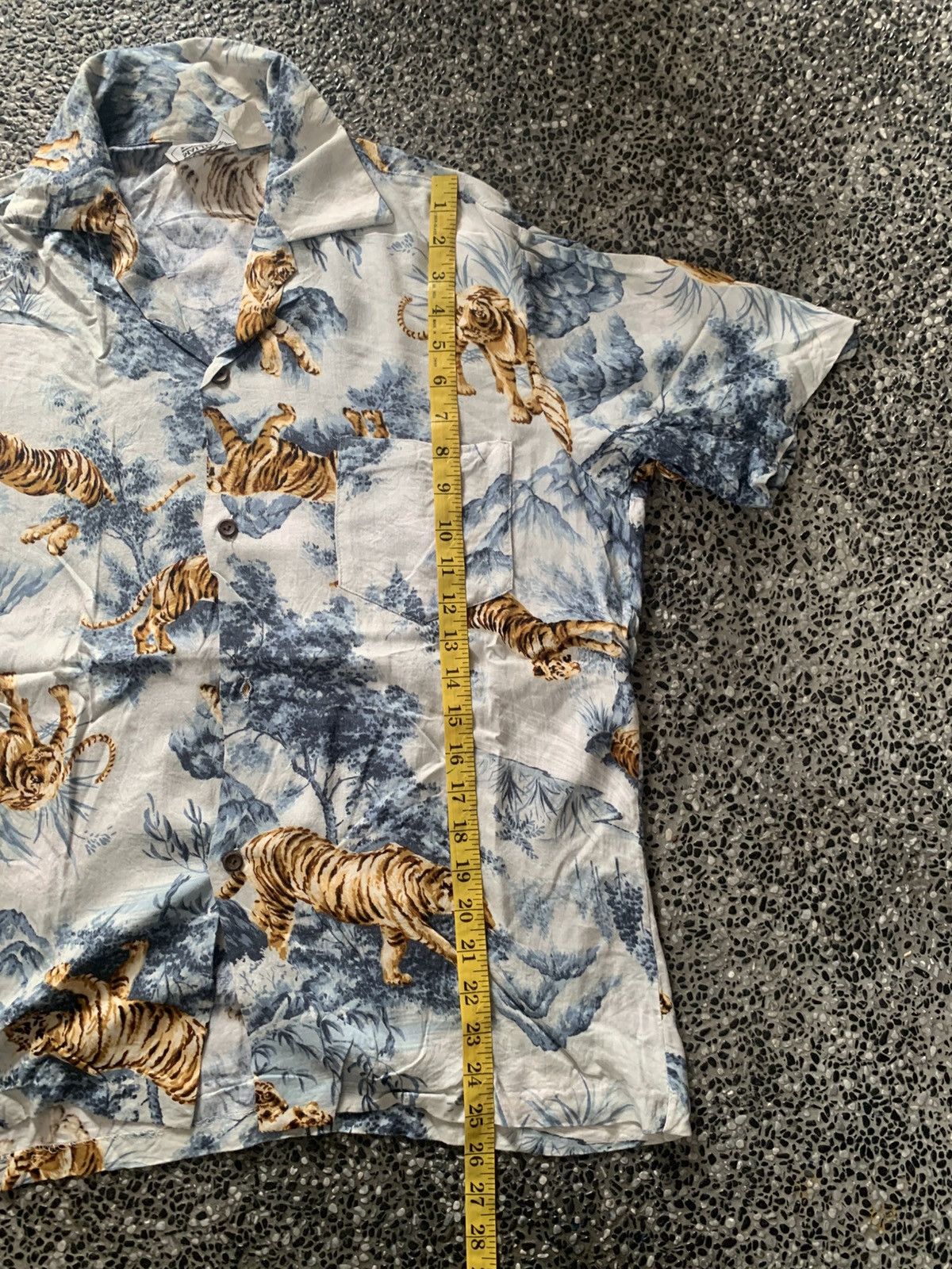 Vintage Vintage 90s Malihini Hawaii Tigers Rayon Shirt Size US M / EU 48-50 / 2 - 9 Thumbnail