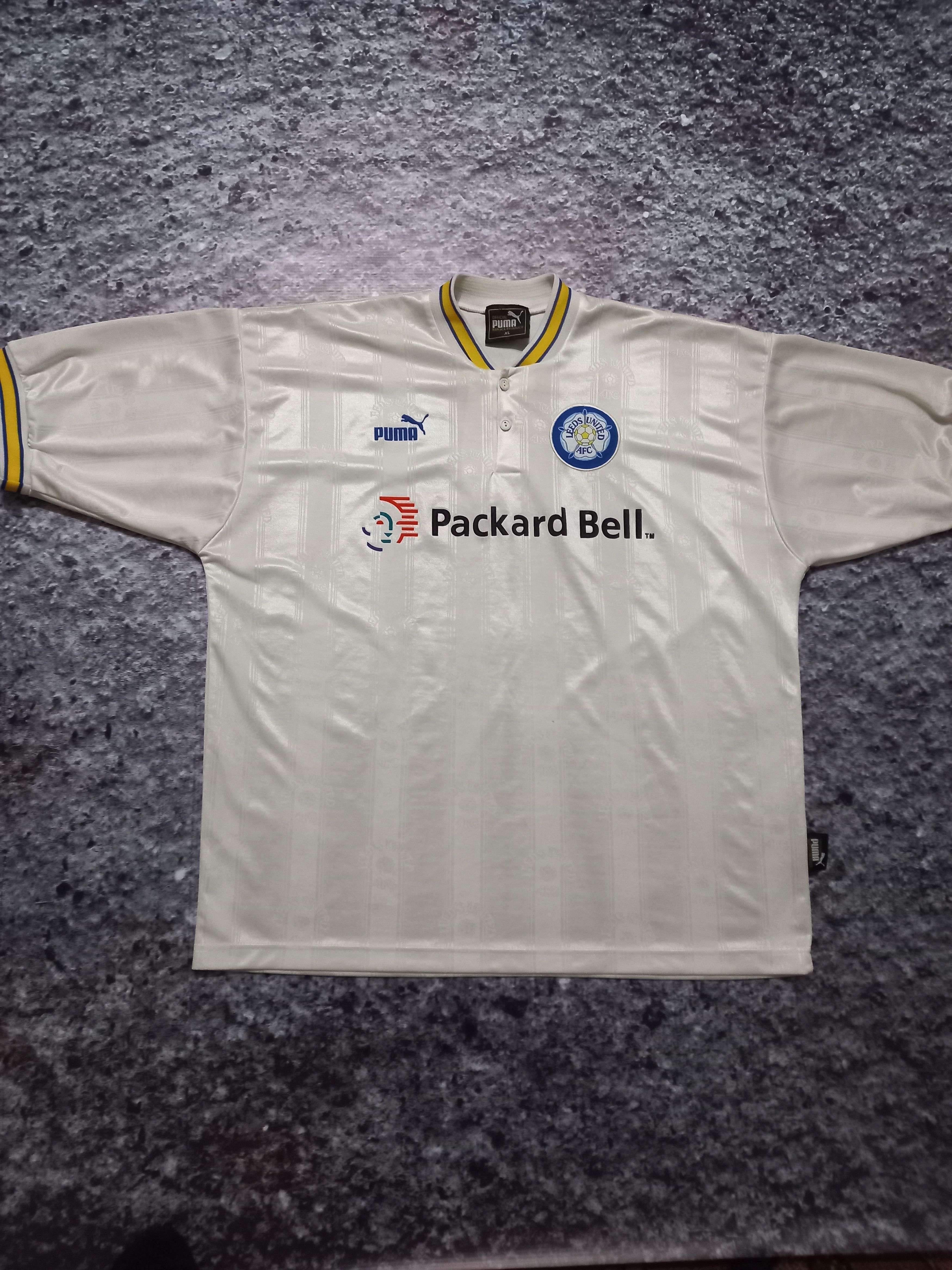 Puma × Vintage Jersey Leeds 1998 Size US XL / EU 56 / 4 - 11 Thumbnail