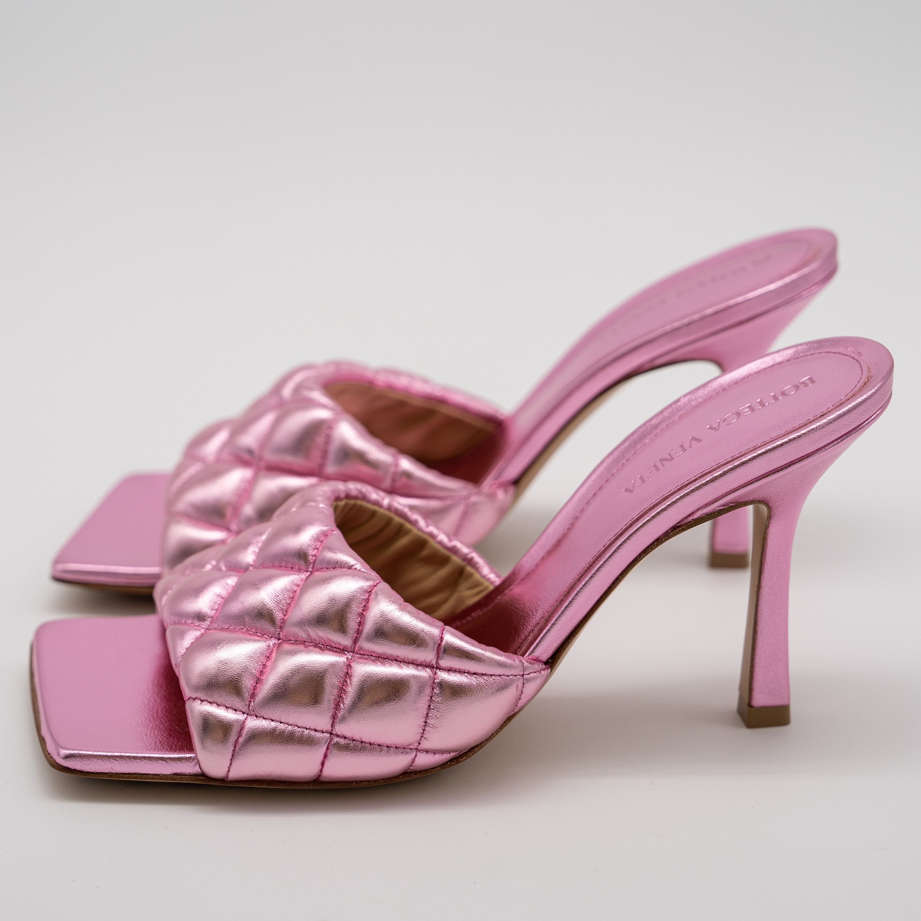 Bottega Veneta 38.5eu Bottega Veneta Pink Metallic Leather Padded Sandals Size US 8.5 / IT 38.5 - 4 Thumbnail