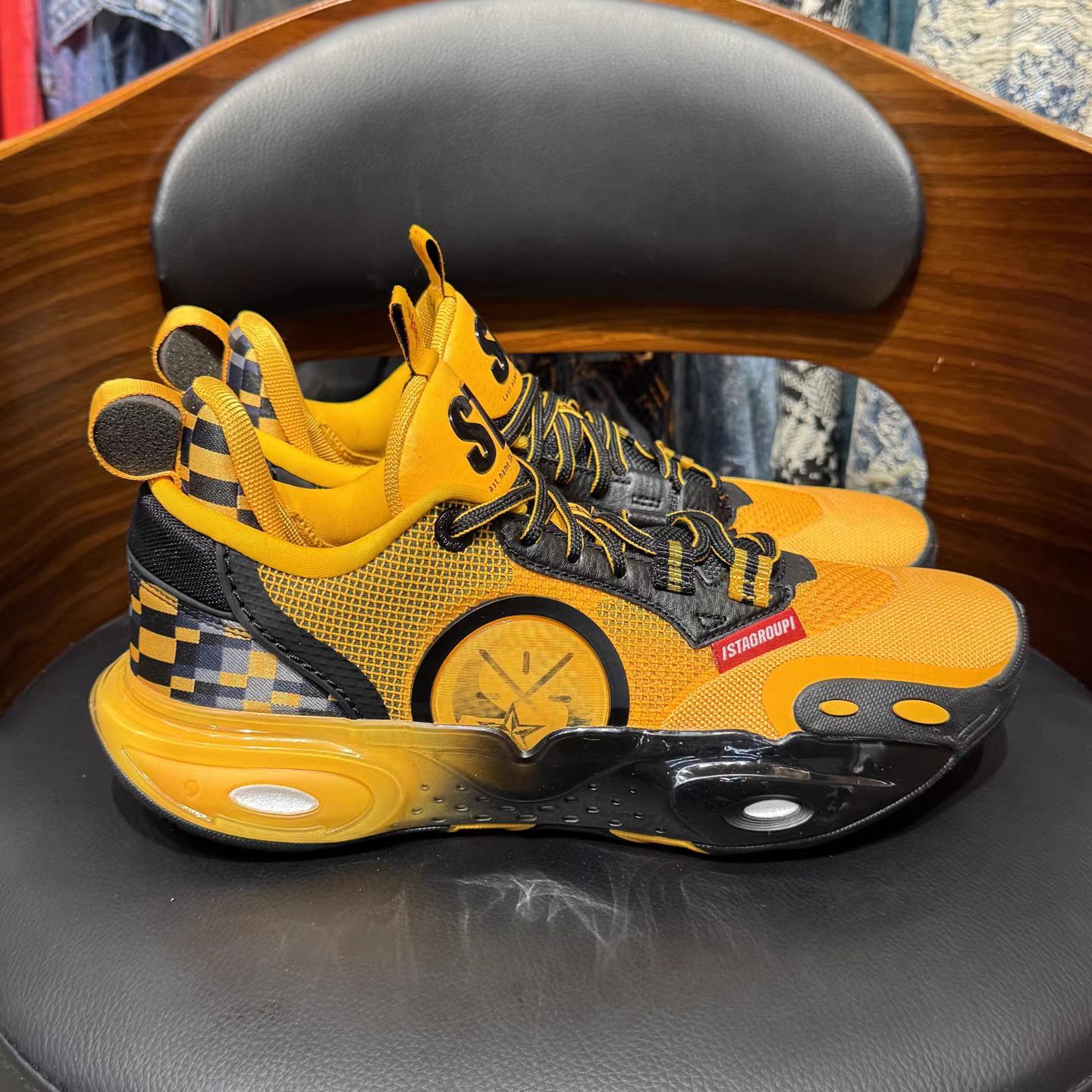 Li-Ning Li-Ning Yellow Blood Special Edition Basketball Shoes K15 Size US 8 / EU 41 - 4 Thumbnail