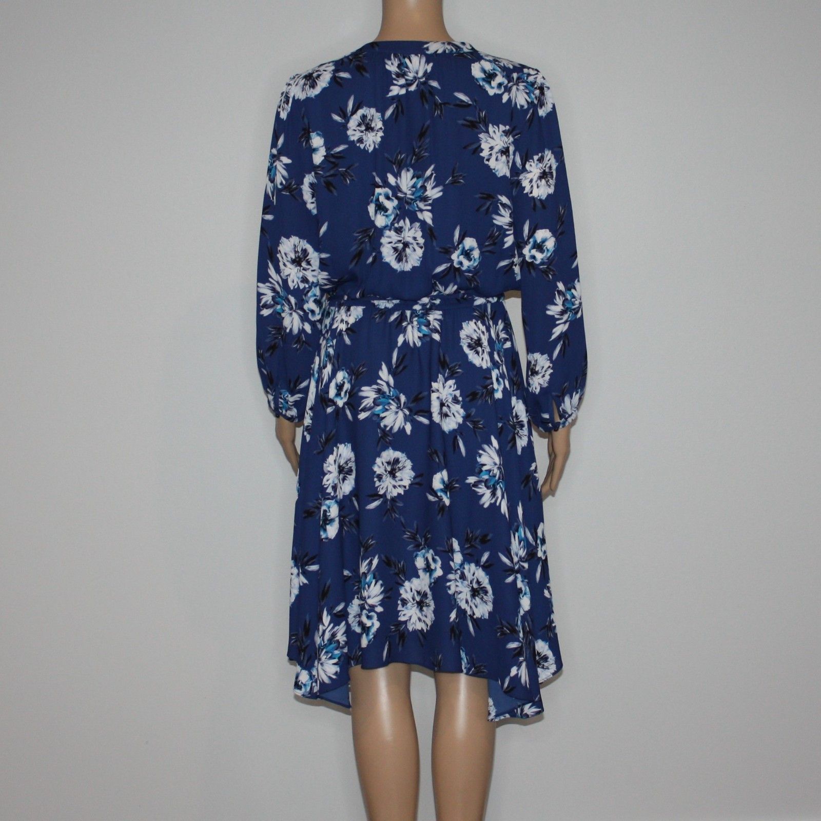 White House Black Market Floral Print Soft Blouson Dress in size US 8 Size M / US 6-8 / IT 42-44 - 8 Thumbnail