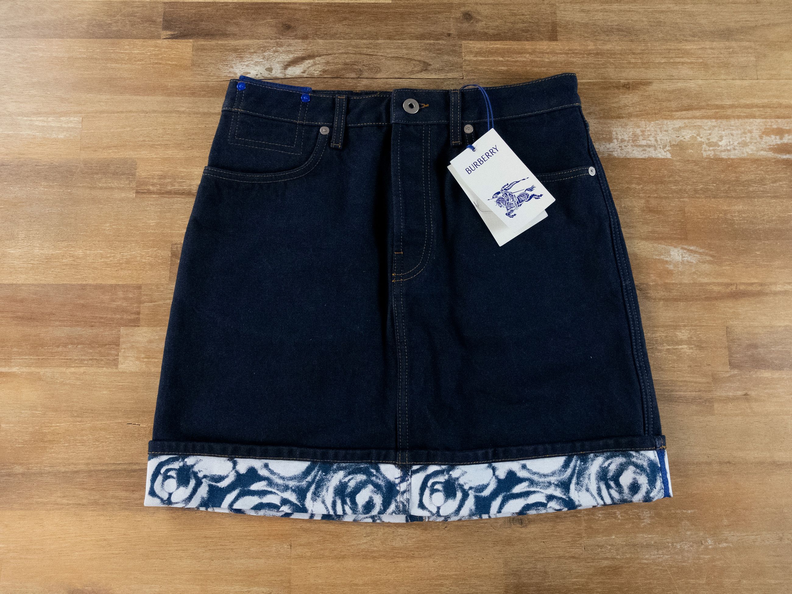 Burberry BURBERRY heavyweight navy blue Japanese denim mini skirt Size 28" / US 6 / IT 42 - 5 Thumbnail