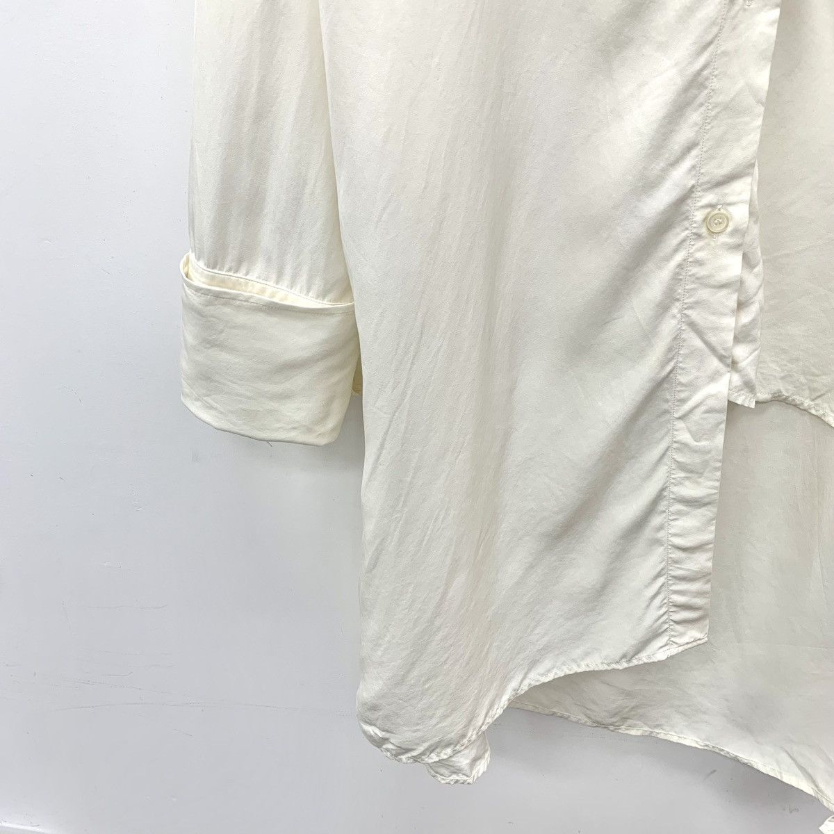Loewe Loewe White Silk V-neck Long-sleeve Irregular Shirt K26WX Size US S / EU 44-46 / 1 - 4 Thumbnail