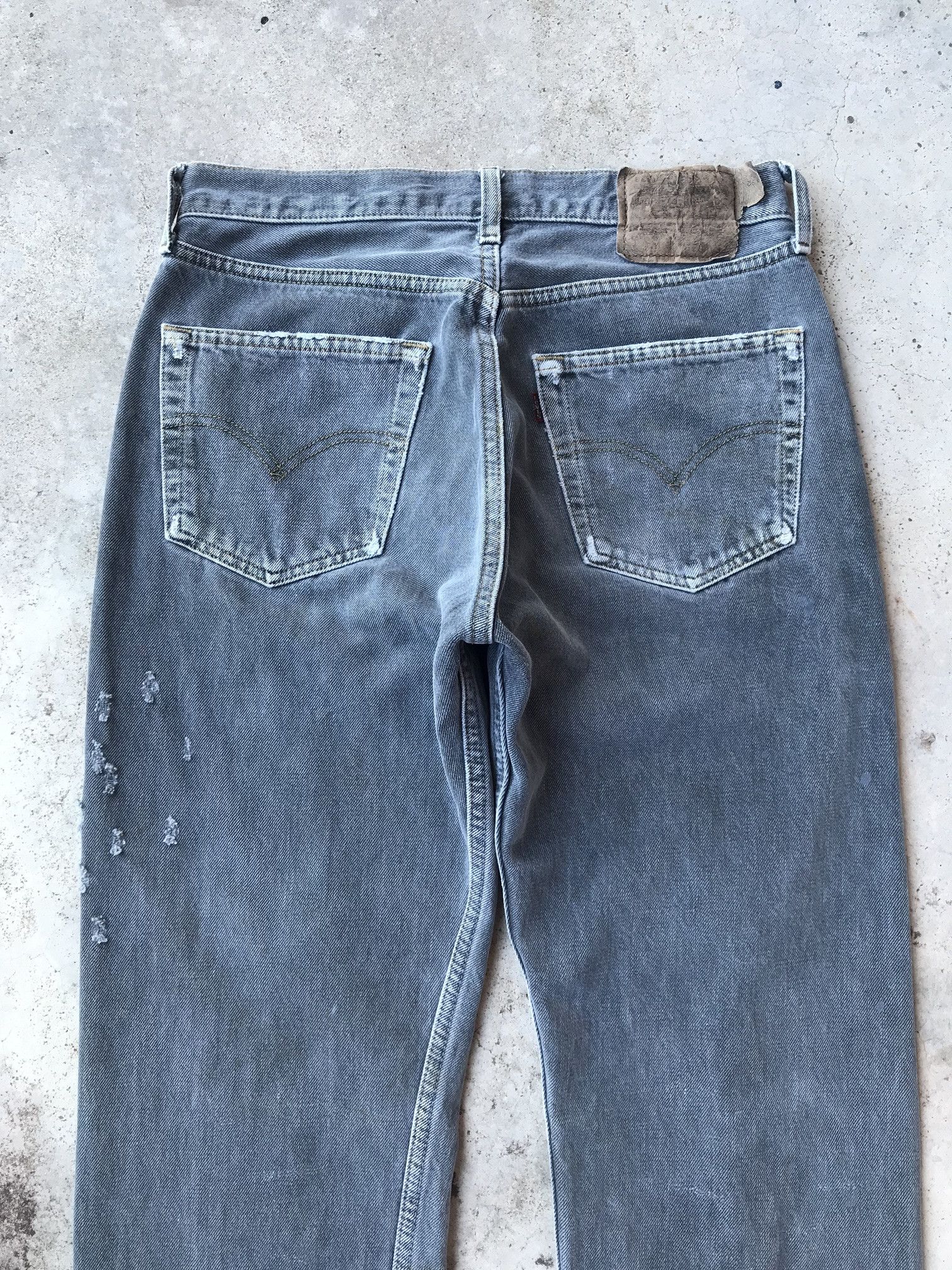 Levi's × Vintage Vintage Levis 501 bulletshoot dirty faded black distressed Size US 29 - 10 Thumbnail
