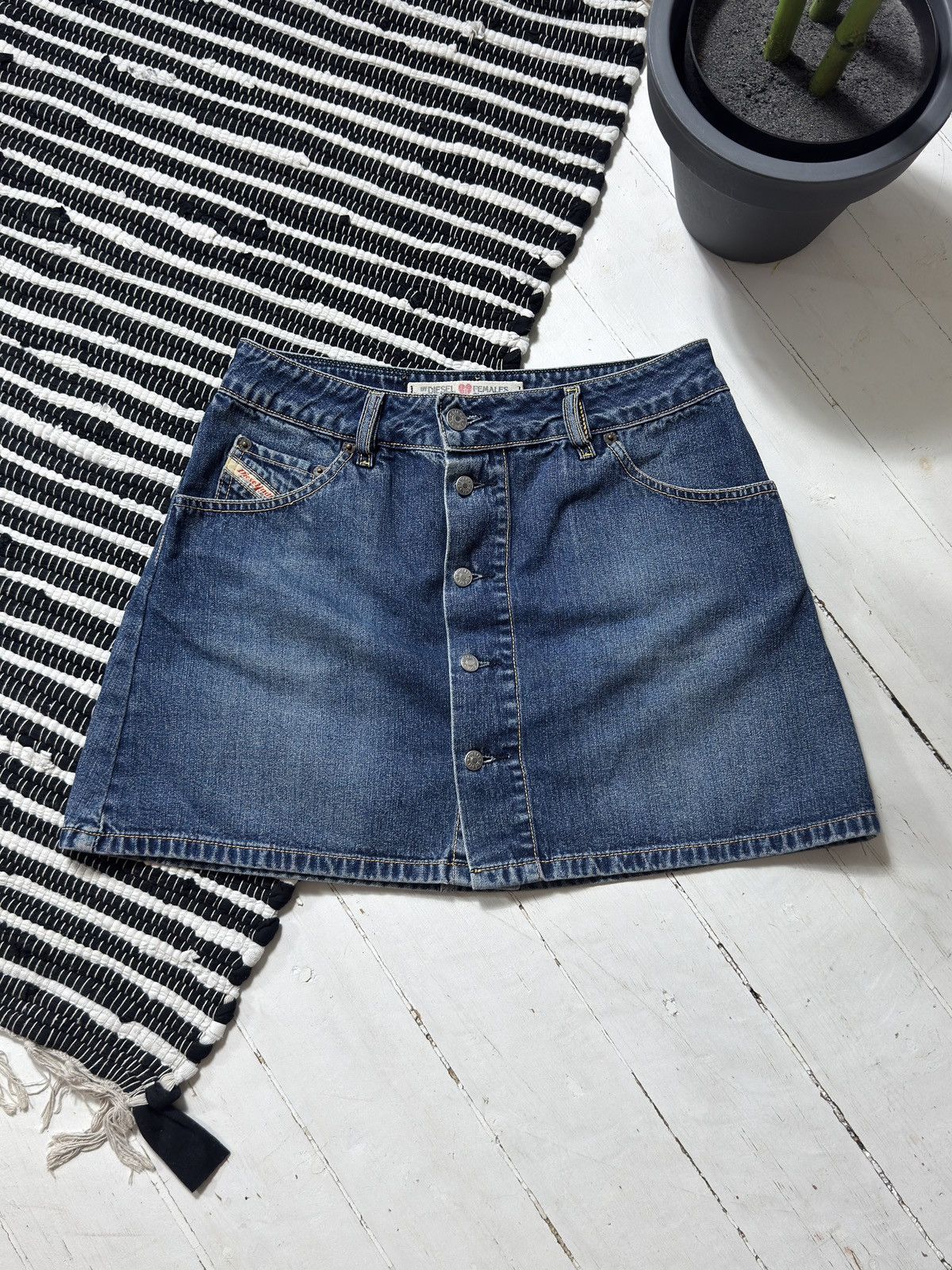 Diesel VINTAGE DIESEL WITH BUTTONS MINI DENIM SKIRT Size 29" - 4 Thumbnail