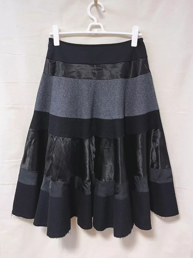 Comme des Garcons Comme des Garcons size M Embroidered cake skirt Size 23" - 2 Thumbnail