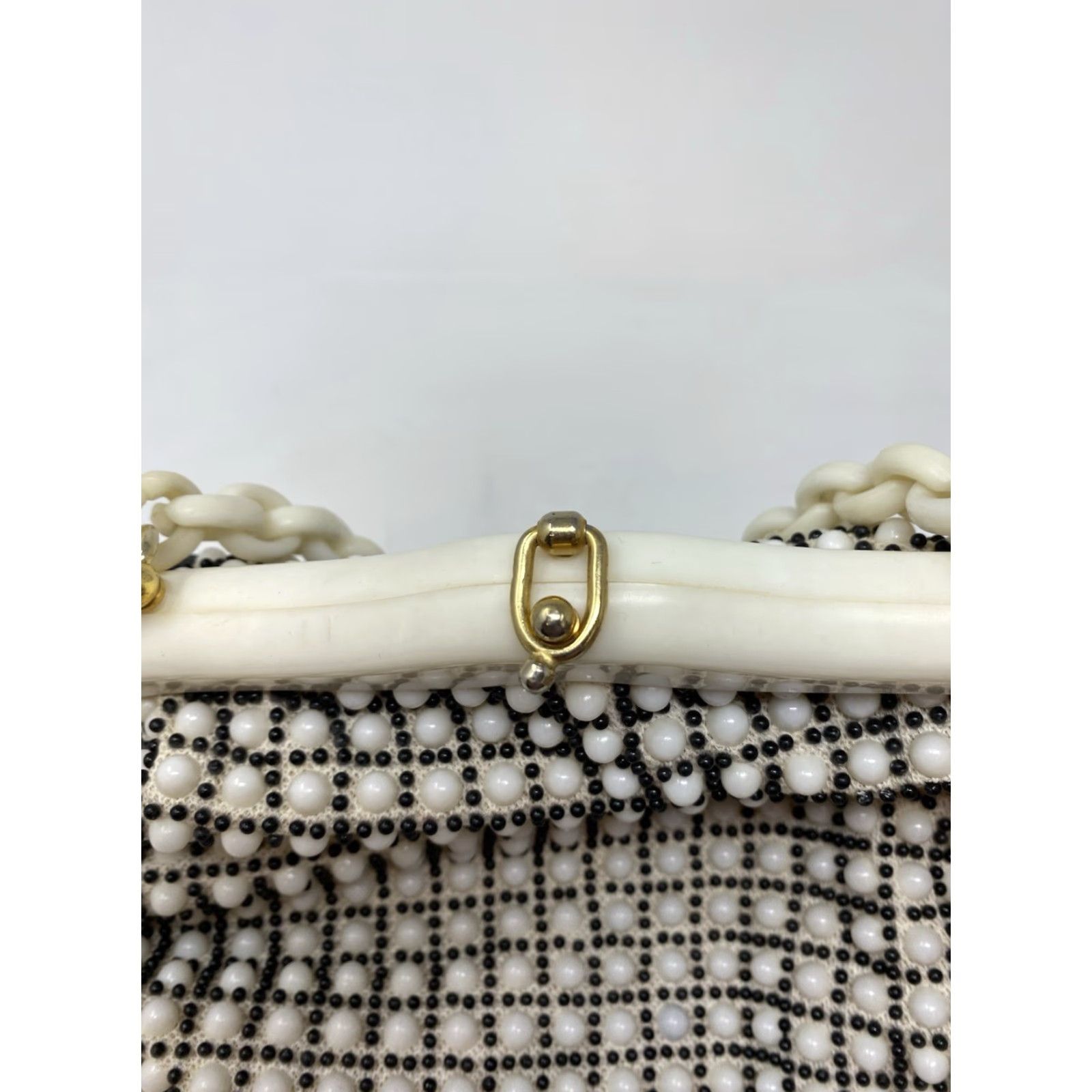 Vintage VINTAGE 1950s Beaded Lucite Bag Purse Cream Ivory Handmade Hong Kong Chain Handle Purse Eveningwear Womens Mens Size ONE SIZE - 5 Thumbnail