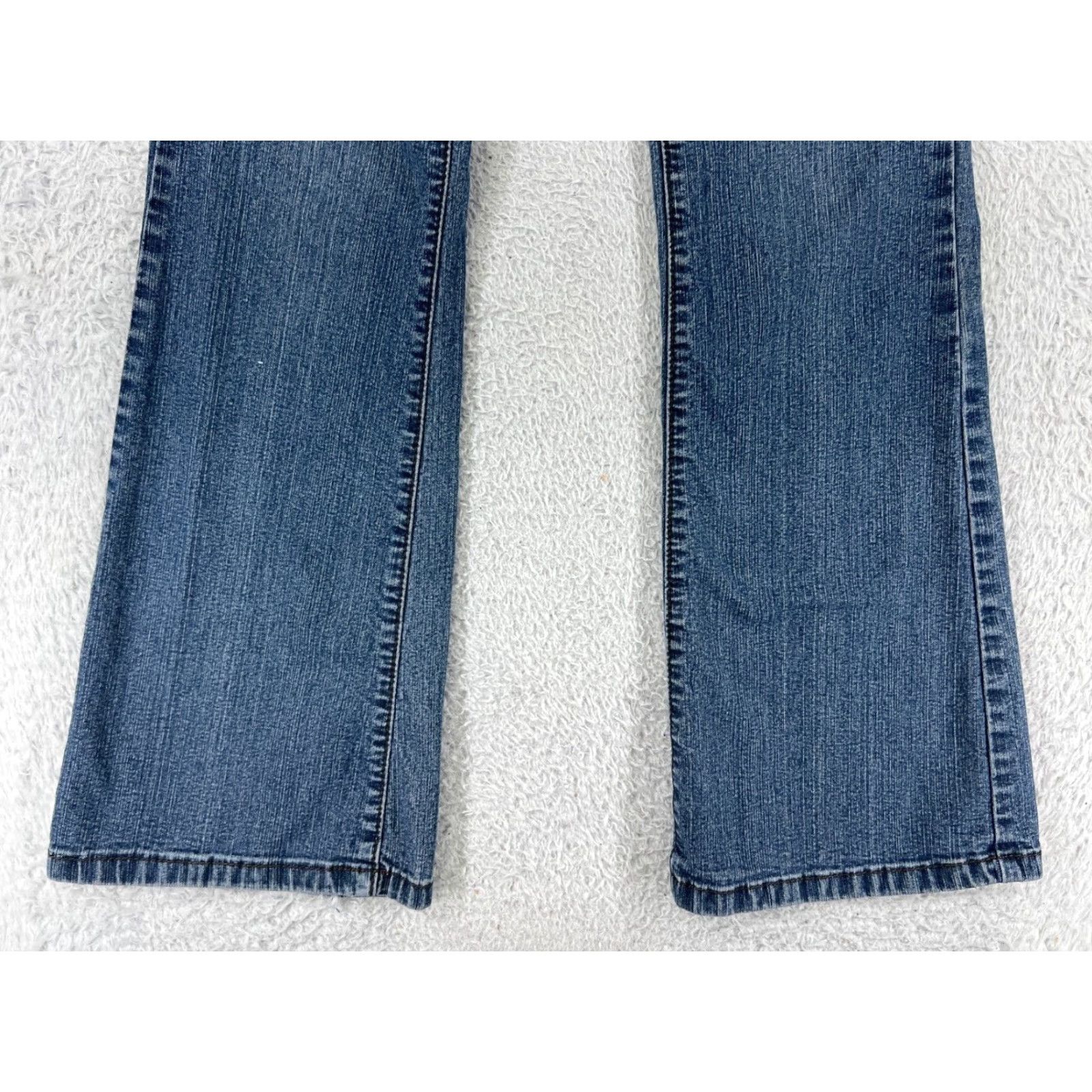 Denime D.Jeans Denim Jeans Women's 6 Blue Flared Low Rise Zip Fly Embroidered Denim Jeans Shirt/Hoodie? Size 28" / US 6 / IT 42 - 5 Thumbnail