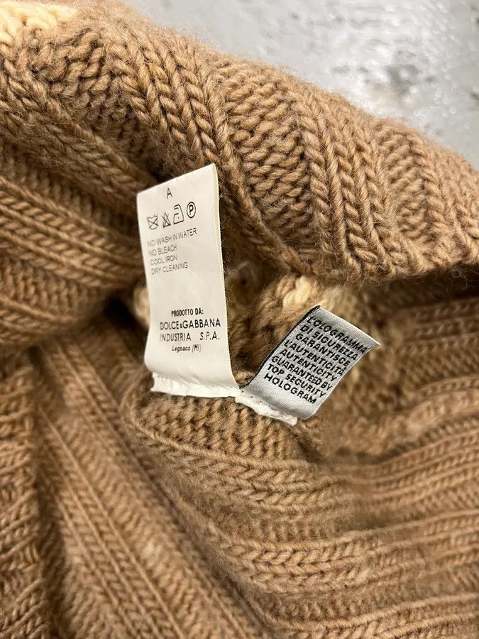 Dolce & Gabbana 2000s Dolce & Gabbana Beige Houndstooth Sleeveless Sweater Size US S / EU 44-46 / 1 - 8 Thumbnail