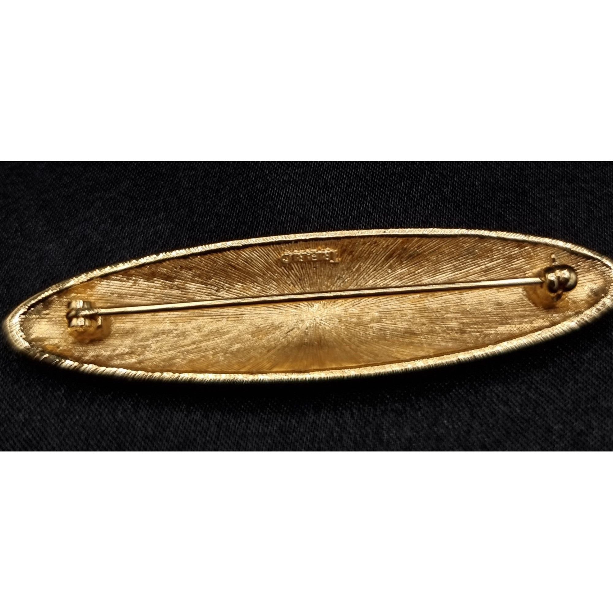 Vintage Vintage 1980's TRIFARI Signed Red & Black Enamel Oval Pin Br Size ONE SIZE - 5 Thumbnail