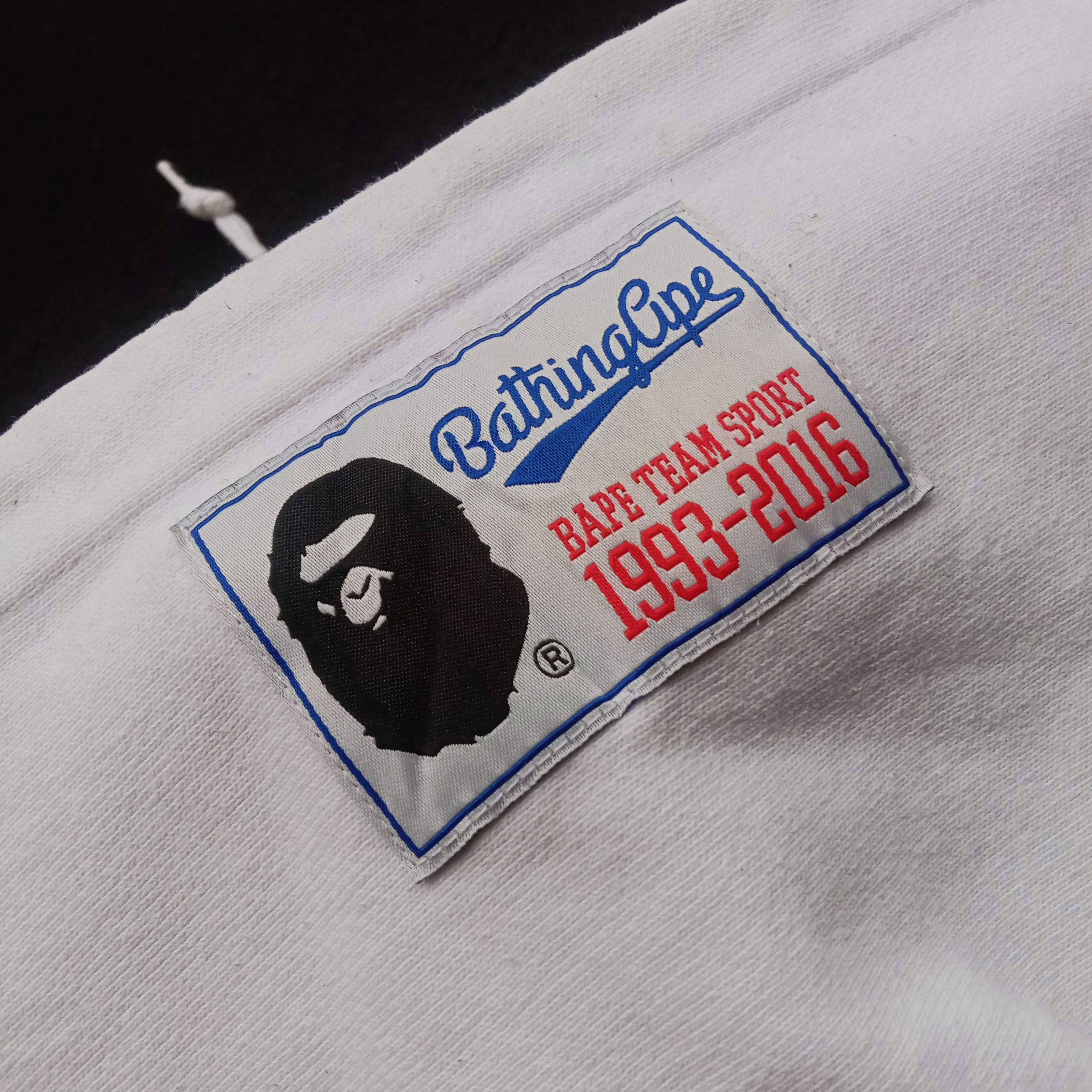 Bape Bathing Ape Pullover Hoodie (2016) Size US L / EU 52-54 / 3 - 5 Thumbnail