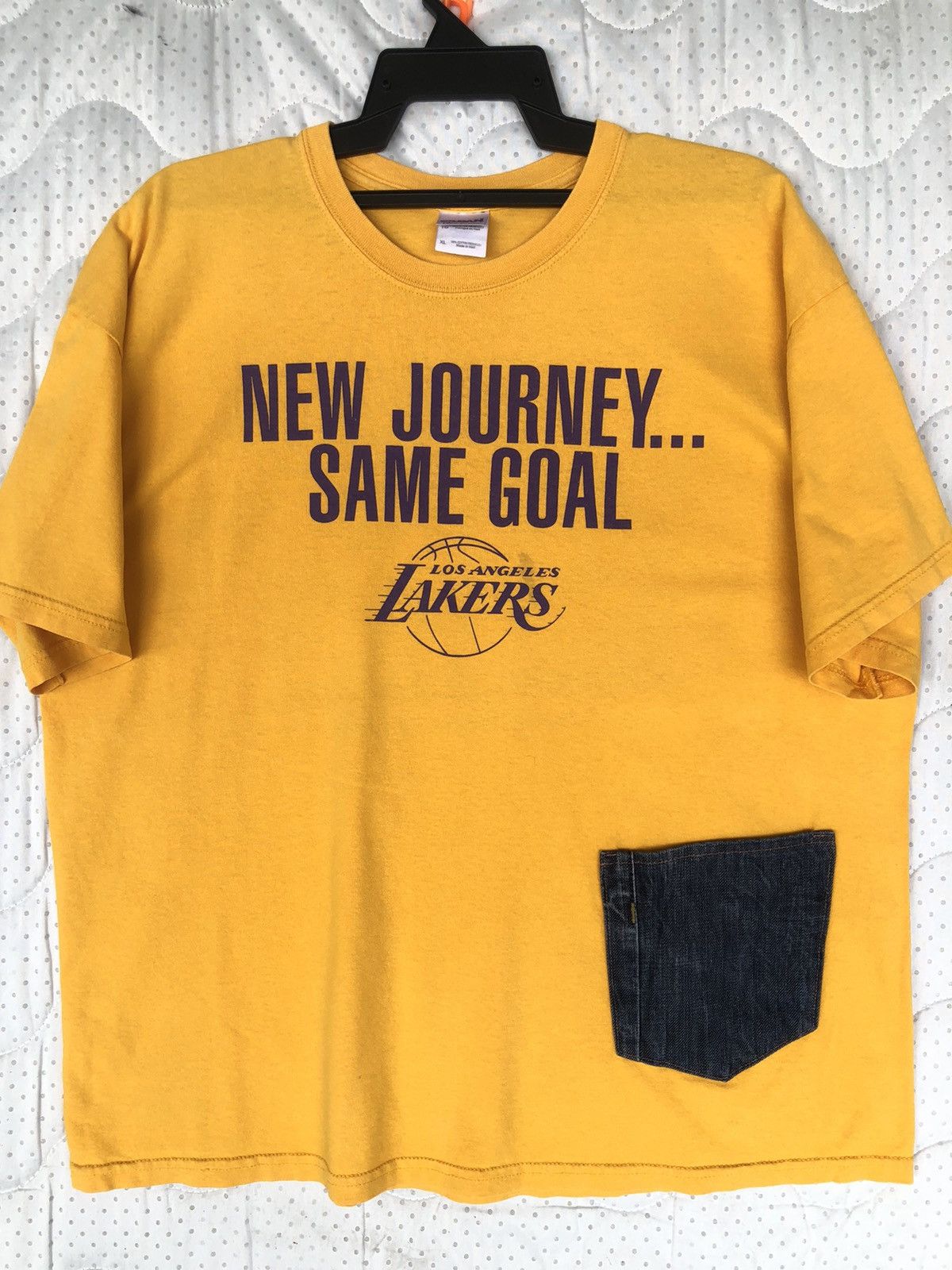 Vintage Vintage L A LAKERS Opening Night 2010 Size US XL / EU 56 / 4 - 1 Thumbnail