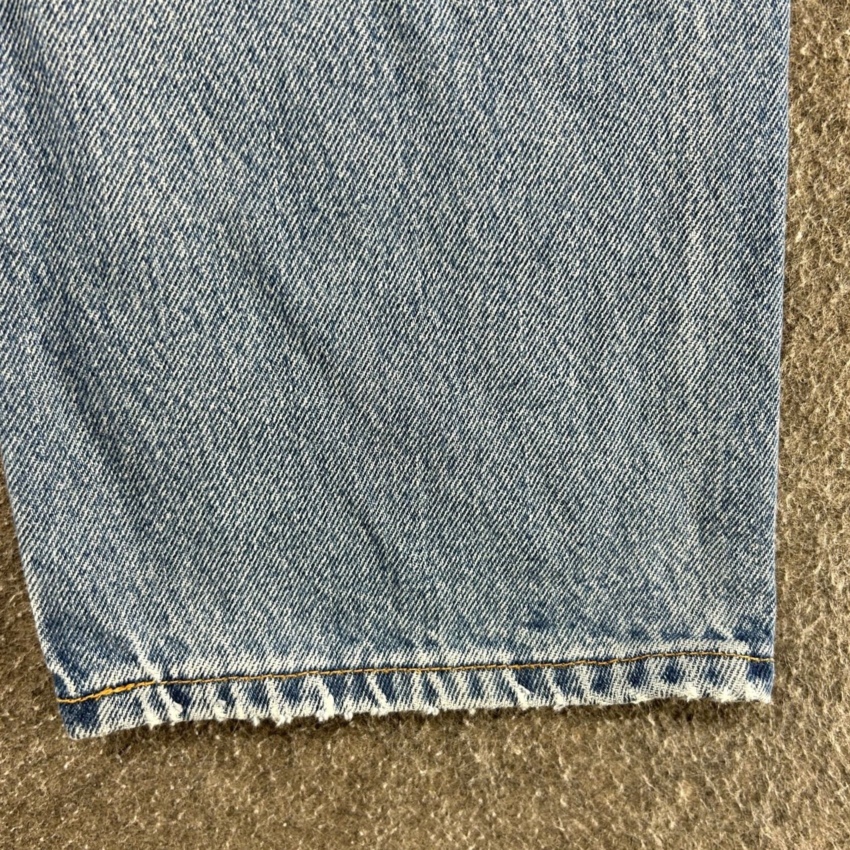 Levi's VINTAGE Levi's 505 Jeans Mens 32x32 Blue Regular Fit Straight Leg Distressed Light Wash denim 100% Cotton 5-Pocket Belt Loops Mod ern Mens Size US 32 / EU 48 - 5 Thumbnail