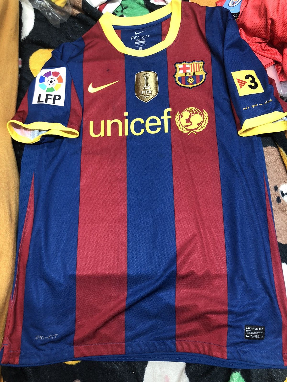 image of Bloke x F C Barcelona Barcelona 10/11 Home Shirt 6 Xavi in Blue/Red, Men's (Size Large)