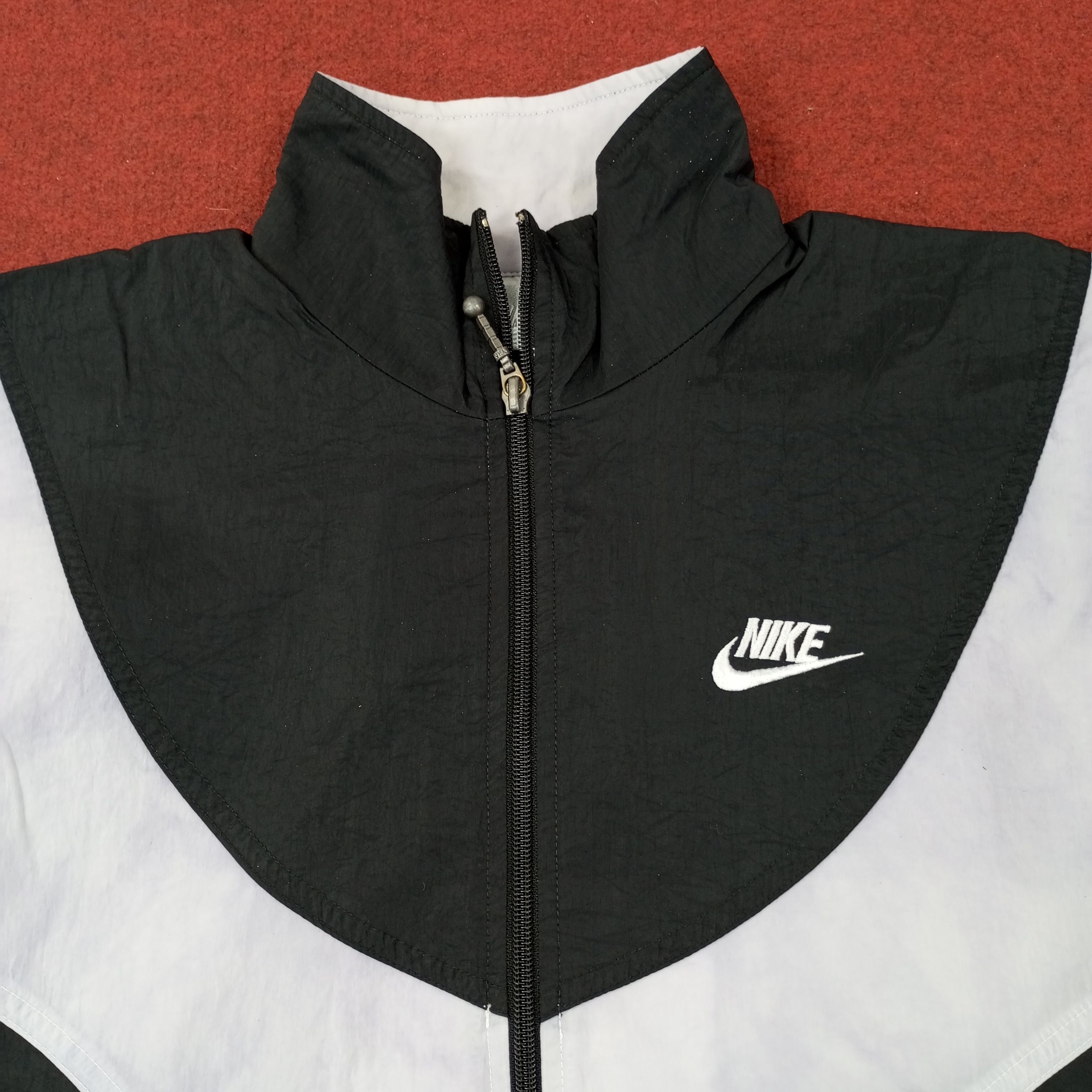 Nike × Vintage Nike Small Logo Design Windbreaker Jacket c232n5 Size US XL / EU 56 / 4 - 2 Thumbnail