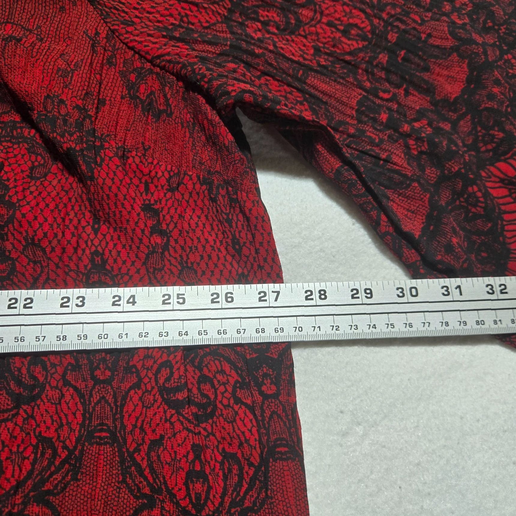 Vintage Fashion Bug Shirt Adults Womens 18 Red All-Over Floral Print 3/4 Sleeve Button Up Henley Bohemian Woman Size XXL / US 16-18 / IT 52-54 - 6 Thumbnail