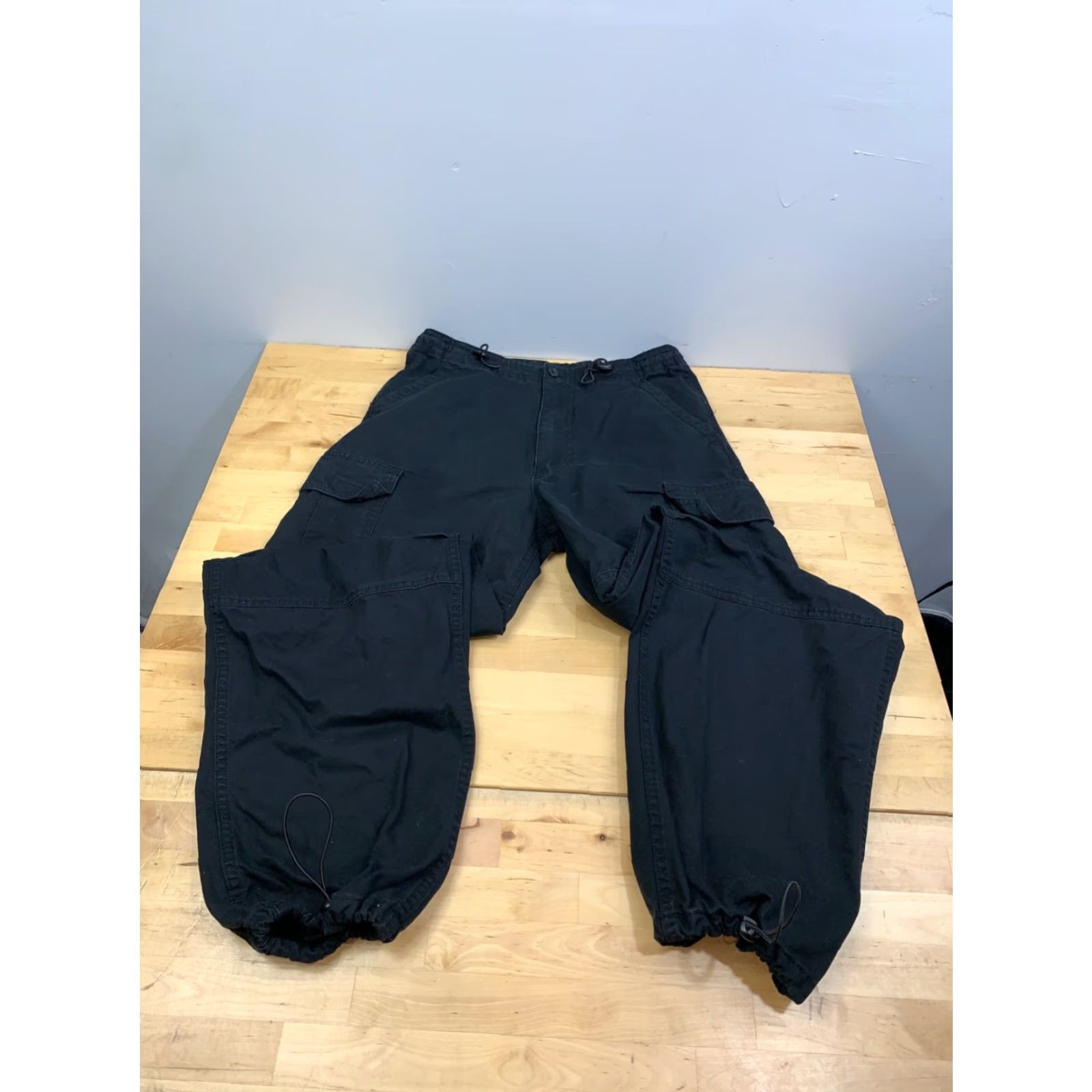 Brandy Melville Brandy Melville Jemma Cargo Pants Womens One Size Black Casual Cargo Pants Womens One Size Black Size 42" / US 20 - 5 Thumbnail
