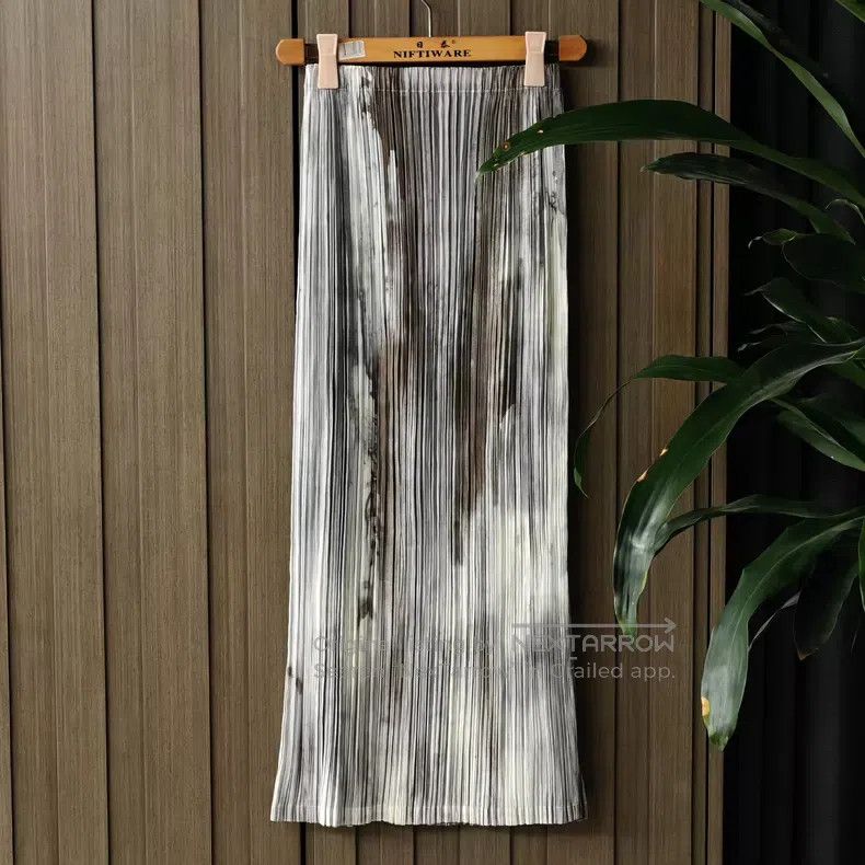 Issey Miyake Issey Miyake size:S Ombre Burnout Pleated Midi Skirt Size 22" - 1 Thumbnail