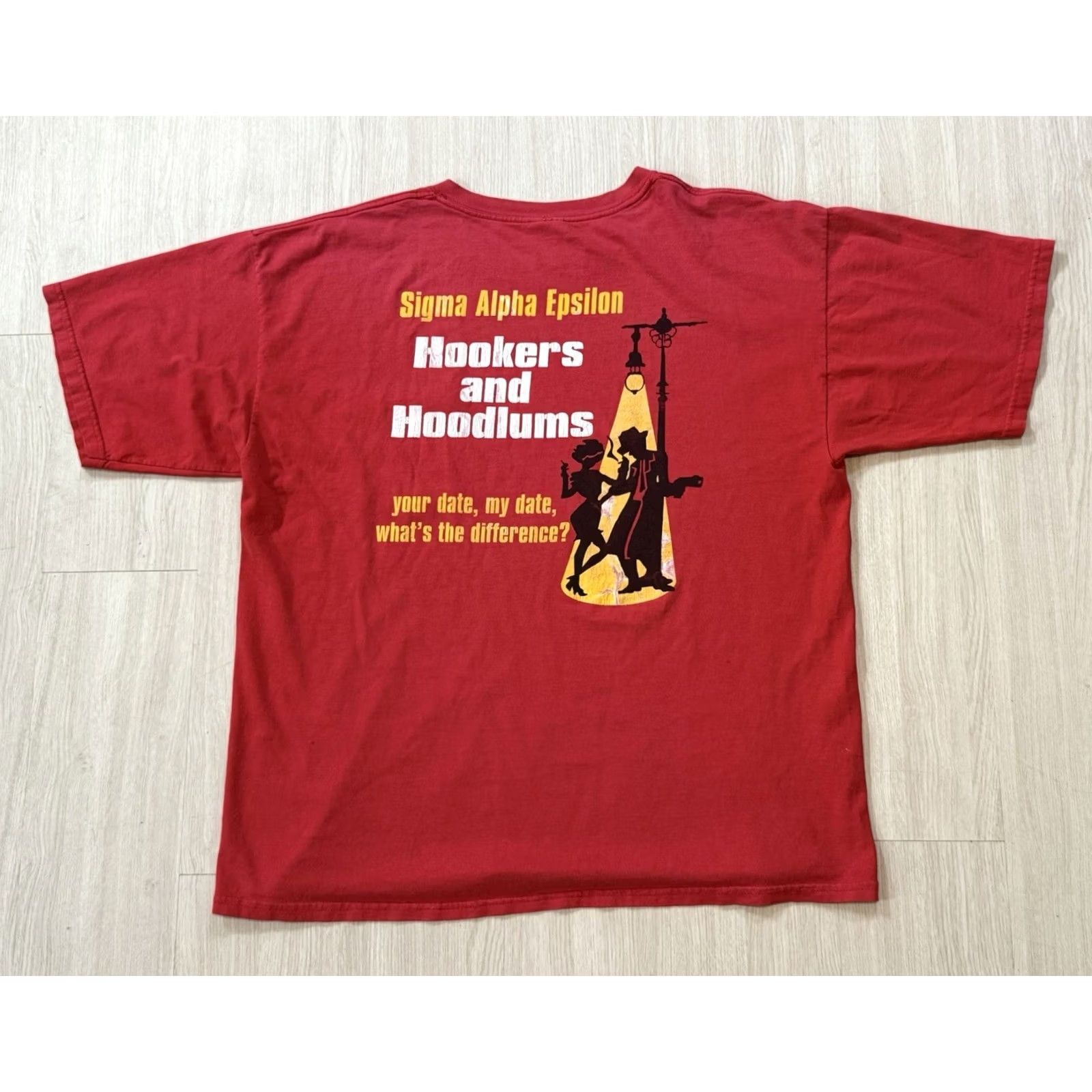 Gildan VINTAGE SAE Hookers & Hoodlums Fraternity Shirt XL Red Gildan Size US XL / EU 56 / 4 - 2 Thumbnail