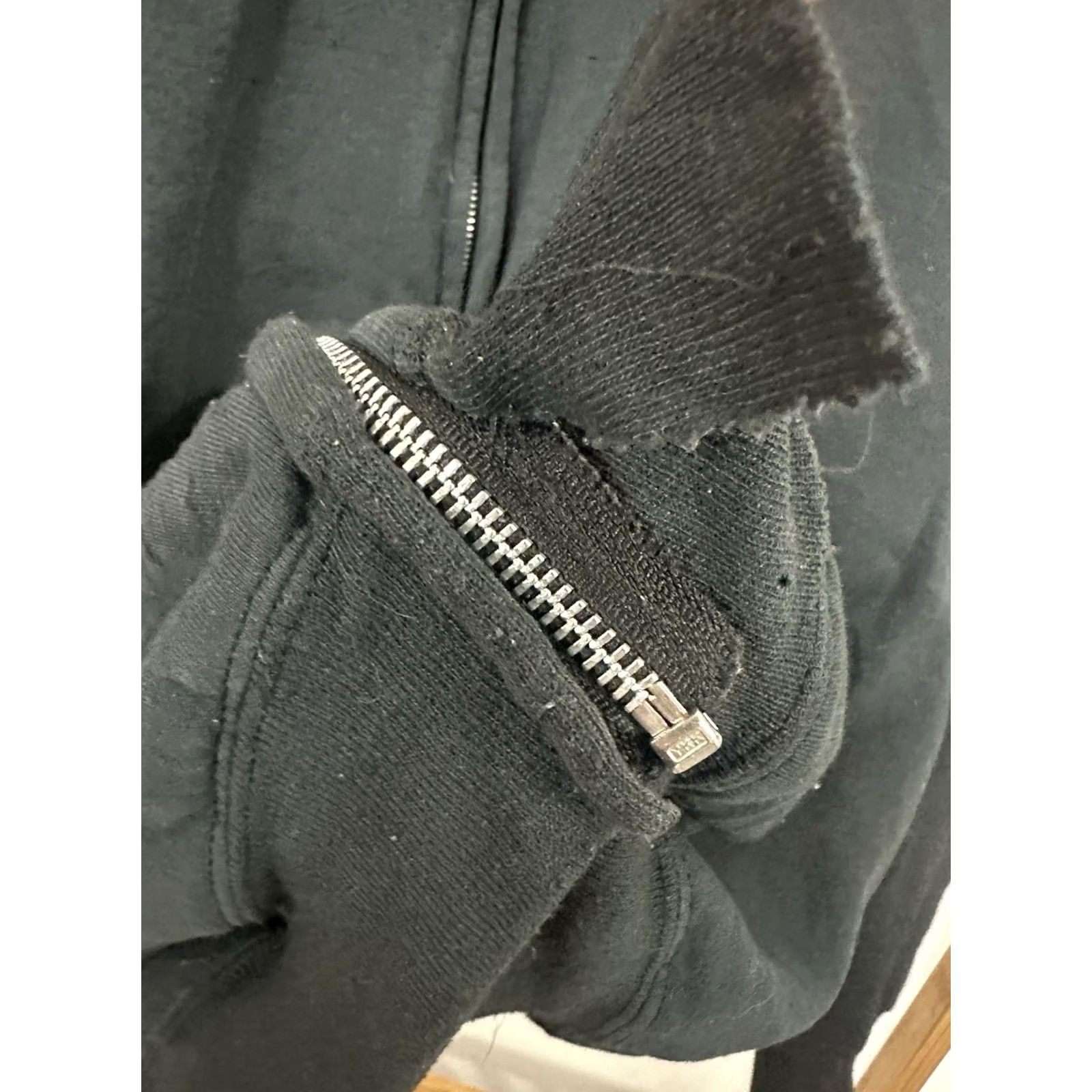 Fruit Of The Loom VTG Faded Grunge Distressed Worn Full Zip Hoodie Sweatshirt Size M Mens Black Full Zip Grunge Distressed Worn VTG Hoodie Sweatshirt M Black Mens Size US M / EU 48-50 / 2 - 6 Thumbnail