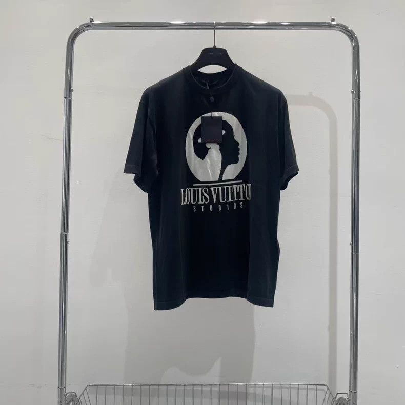 Louis Vuitton Louis Vuitton Portrait Logo T-shirt Size US L / EU 52-54 / 3 - 1 Thumbnail