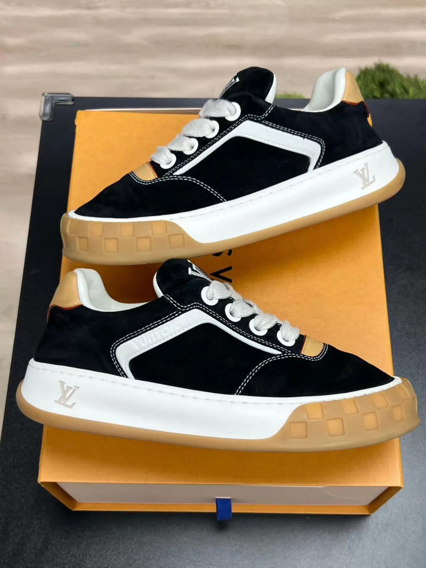 Louis Vuitton LV Tilted Biscuit Suede Sneakers Black UK7.5 Mint Size US 8.5 / EU 41-42 - 5 Thumbnail