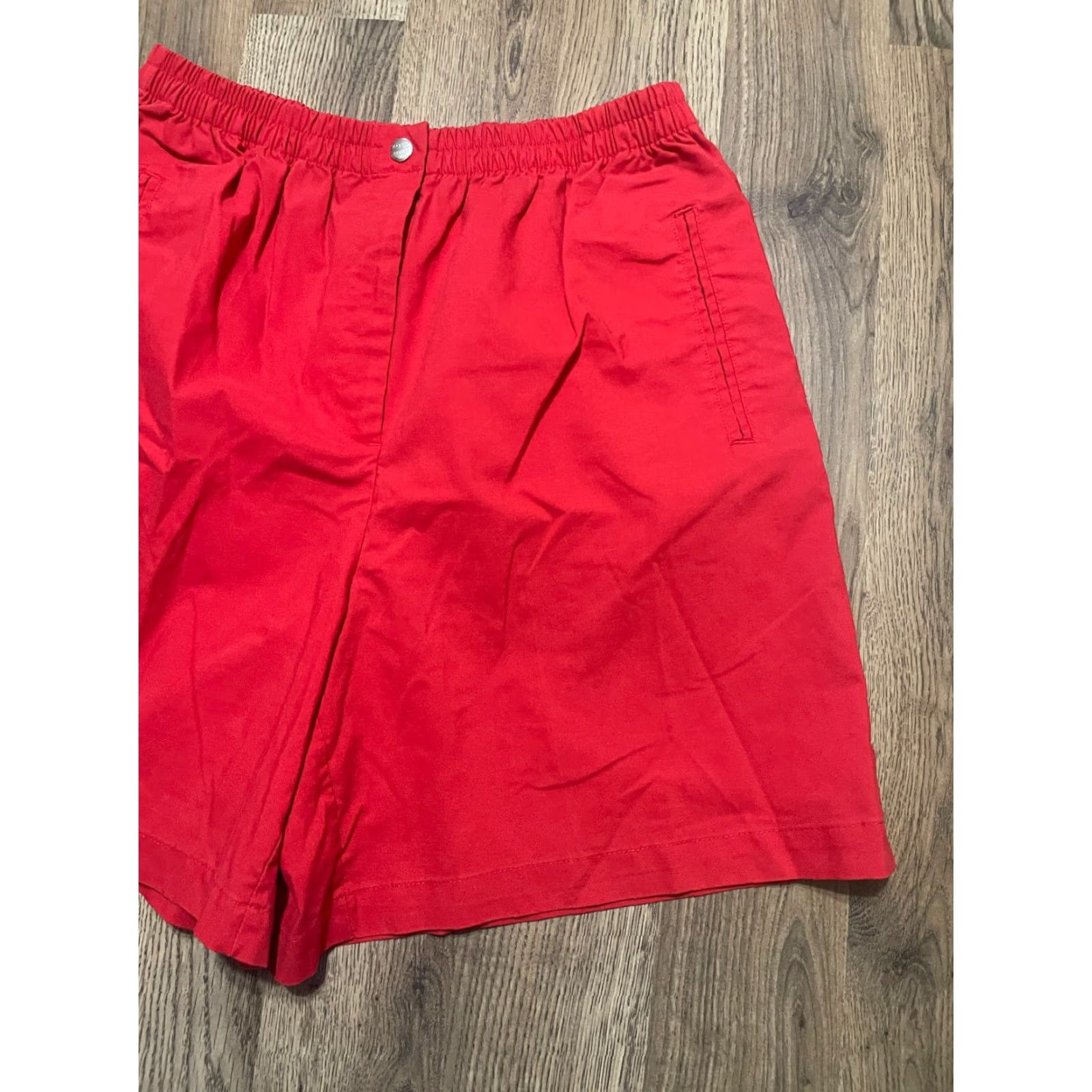 Vintage Karen Scott Shorts Women's Size 10 Red Stretchable Waist Flat Front Casual Chino 7 in Inseam Regular 28 in Waist Size 32" / US 10 / IT 46 - 3 Thumbnail