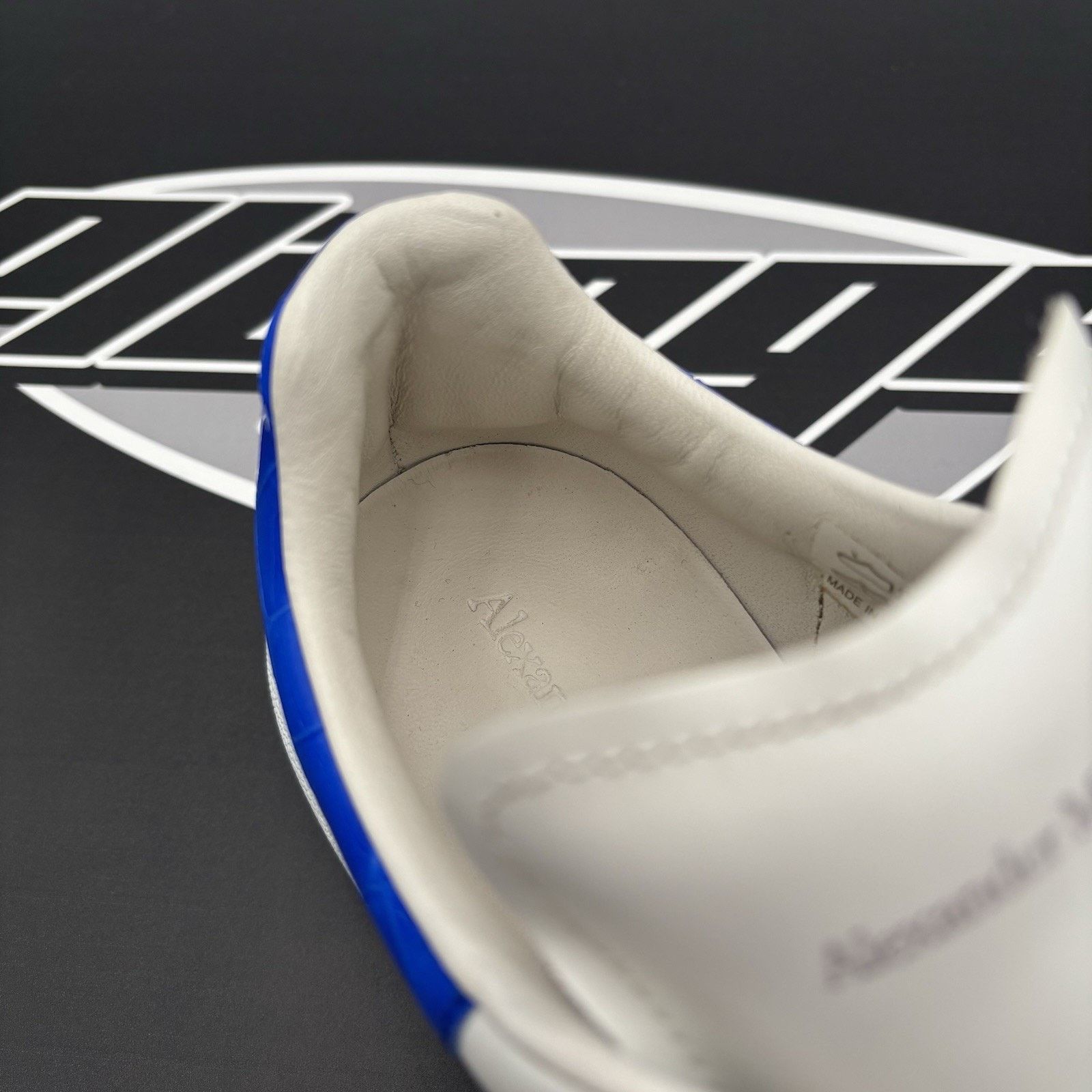 Alexander McQueen Alexander McQueen Oversized ' White Ultramarine' | GREAT! Size US 8 / IT 38 - 7 Thumbnail