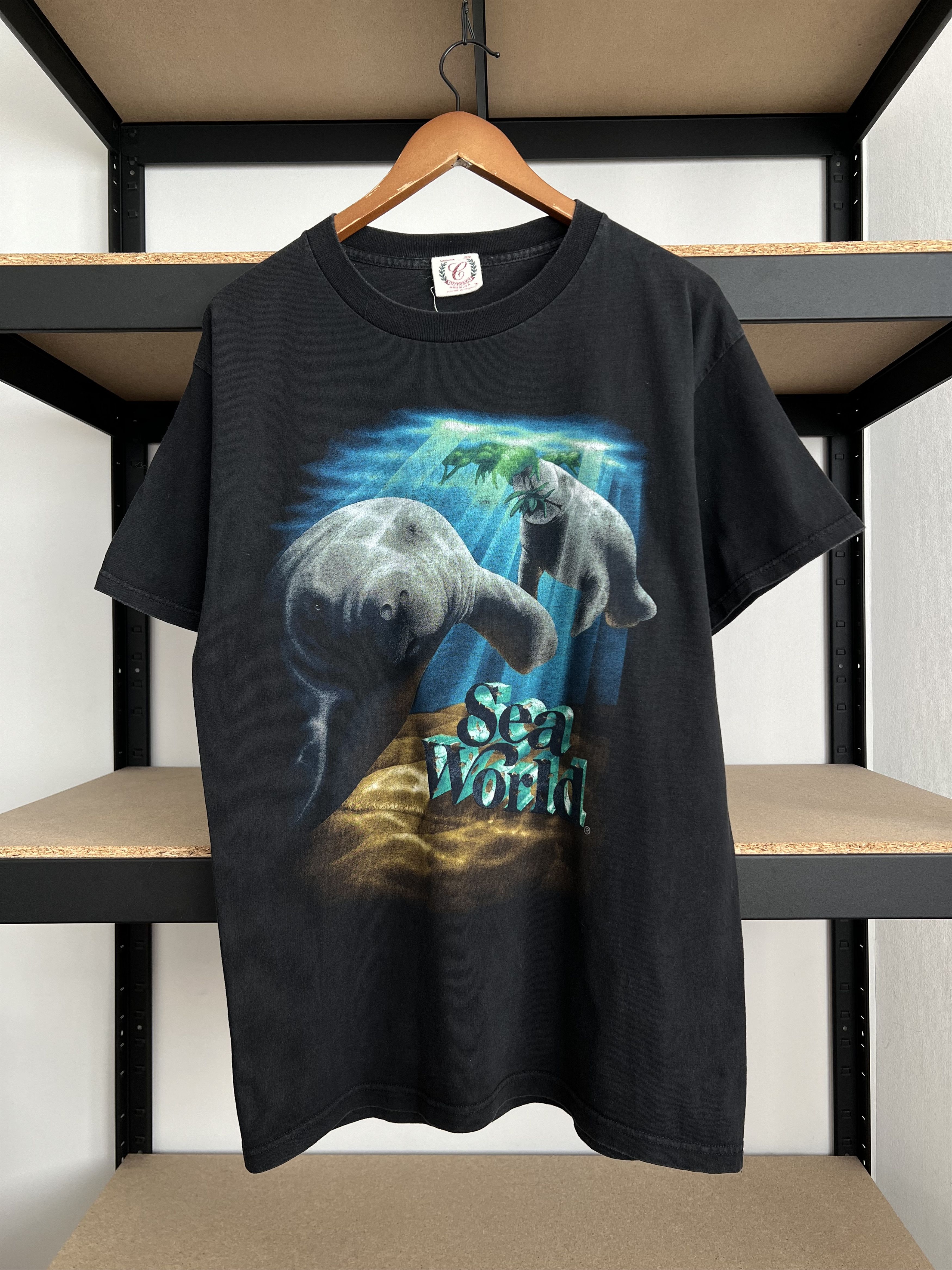 Vintage Vintage 90s Manatee Trichechus Manatus Sea World T-shirt Size US M / EU 48-50 / 2 - 2 Thumbnail