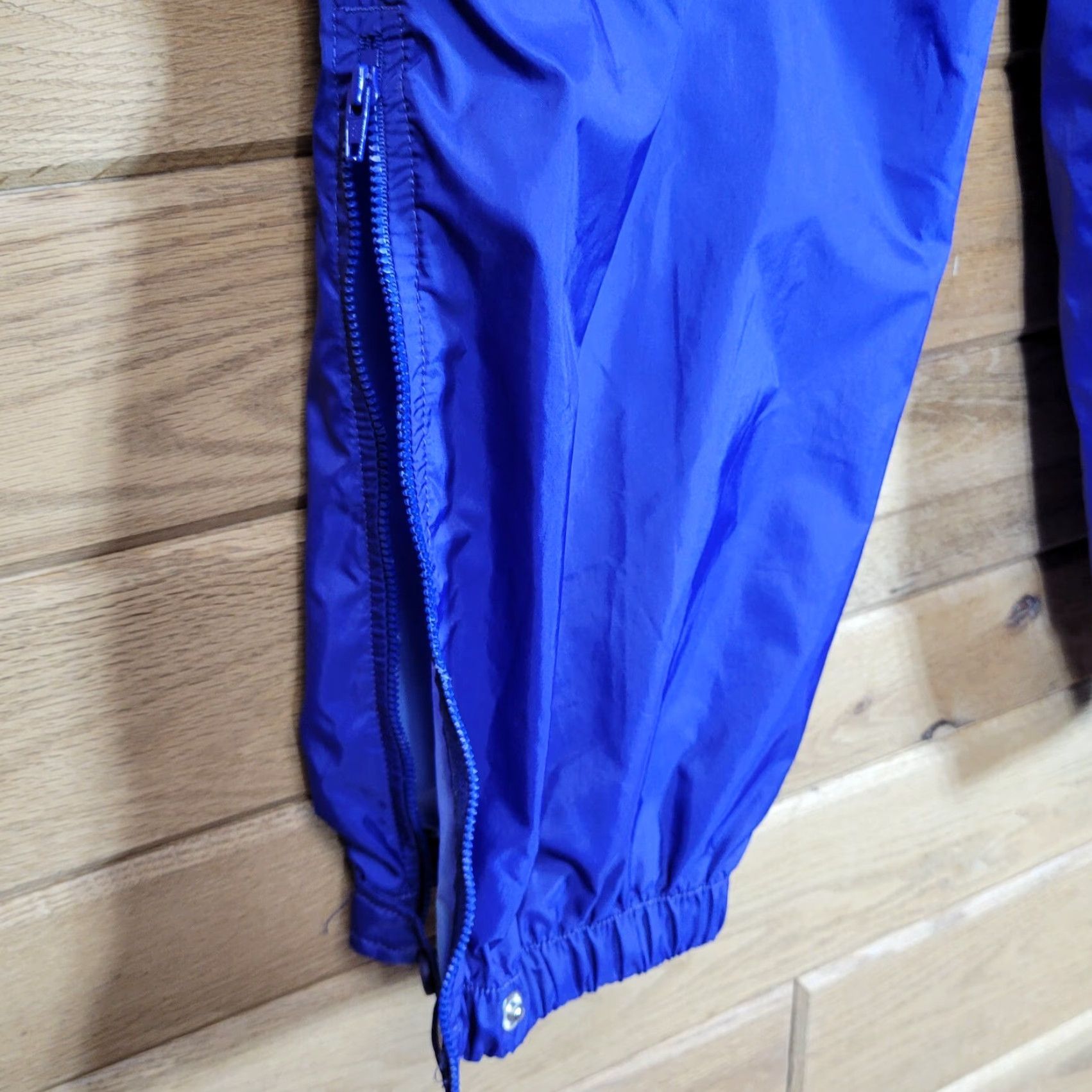 Vintage Vintage Columbia Windbreaker Pants Womens Medium Blue Nylon Elastic Waist Inseam 29" Rise 13" Tapered Casual - Black? Size 32" / US 10 / IT 46 - 7 Thumbnail
