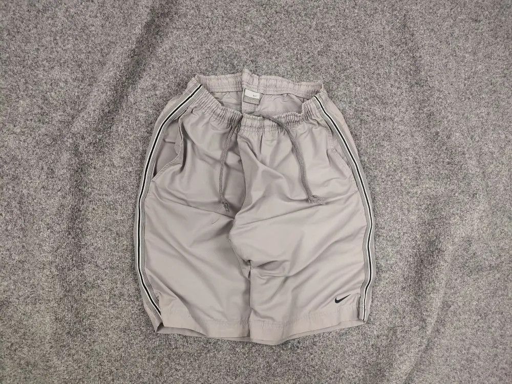 Nike Vintage Nike Swoosh Gray Light Pocket shorts Y2K Style Size US 34 / EU 50 - 1 Thumbnail