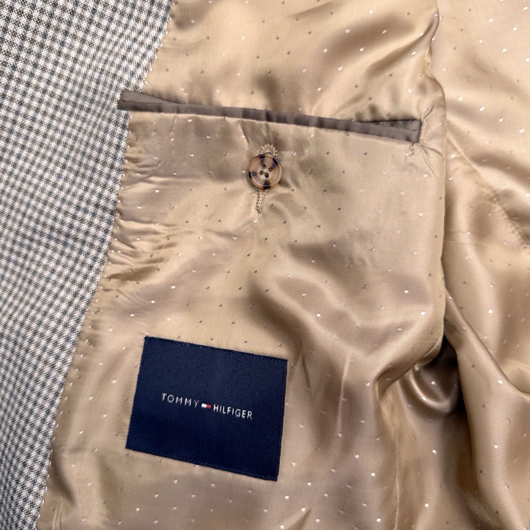 Tommy Hilfiger Tommy Hilfiger Sport Coat Blazer 42 Short Plaid Gray Mens Regular - Notch Lapel, Double-Vented, Two-Button Front, Inner Pockets, Dry Clean, New Size US 42 / EU 58 - 4 Thumbnail