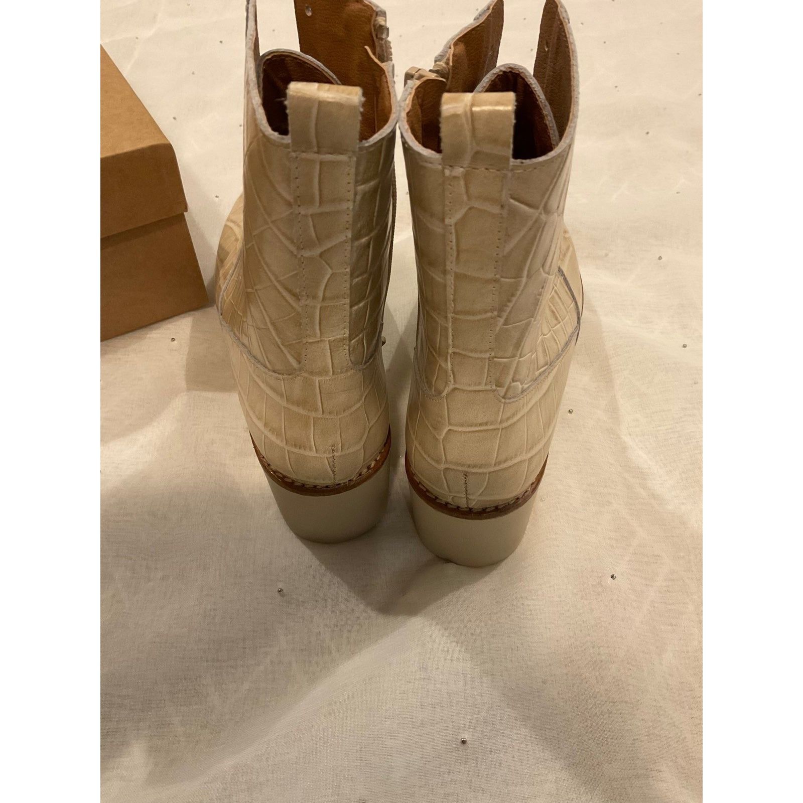 Anthropologie NWT Anthropologie Cream Croc Print Leather Platform Boots Si Size US 6.5 / IT 36.5 - 3 Thumbnail