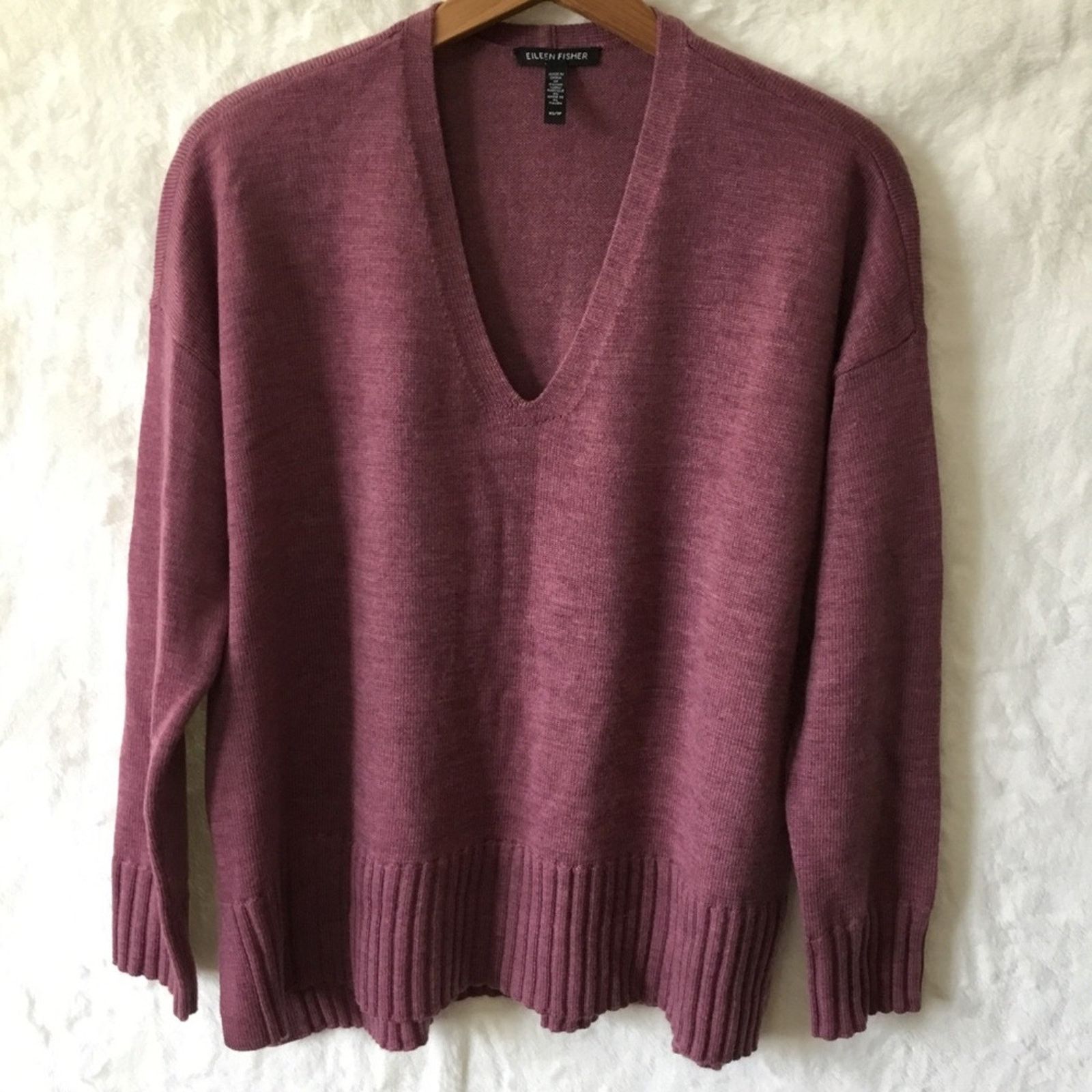Eileen Fisher Eileen Fisher Wine Merino Wool V-Neck Sweater Size XS / US 0-2 / IT 36-38 - 2 Thumbnail
