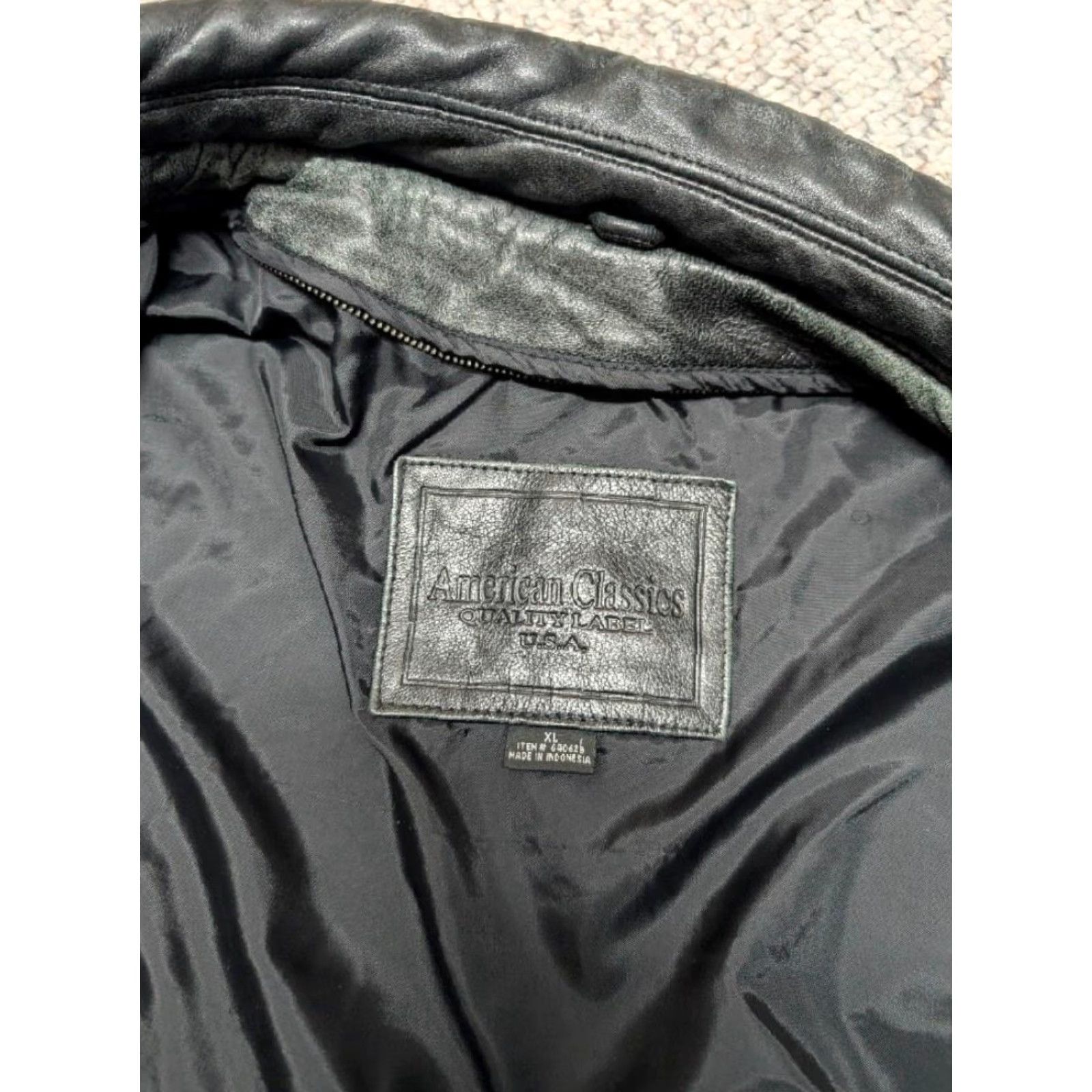 Vintage VINTAGE American Classics Bomber Jacket Mens XL Leather Patina 1990s Distressed 46-48 Chest 26 29.5 22 26 Size US L / EU 52-54 / 3 - 6 Thumbnail