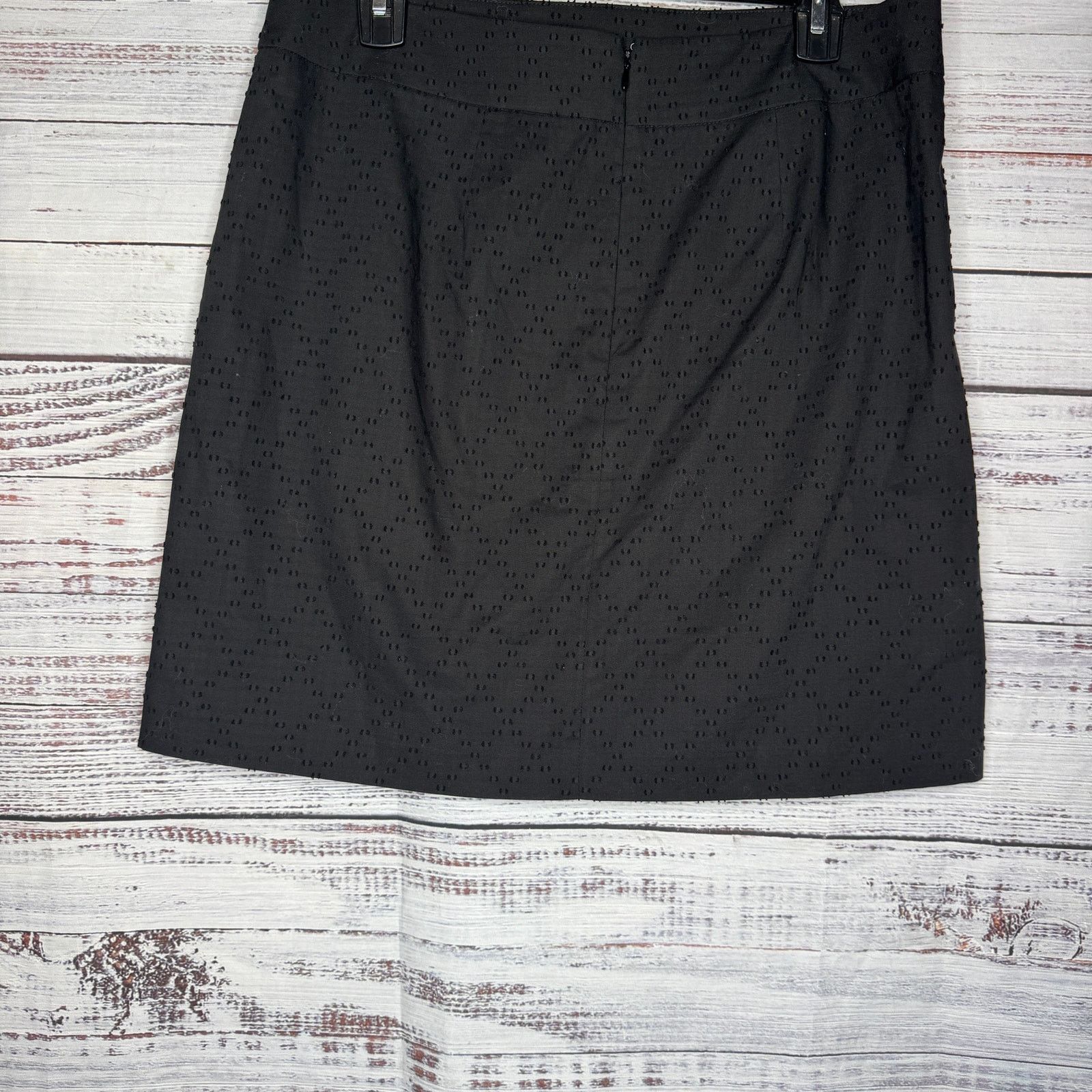 Loft LOFT Black Eyelet Pencil Skirt Size 8 NWT Work Career Lined Size 30" / US 8 / IT 44 - 4 Thumbnail