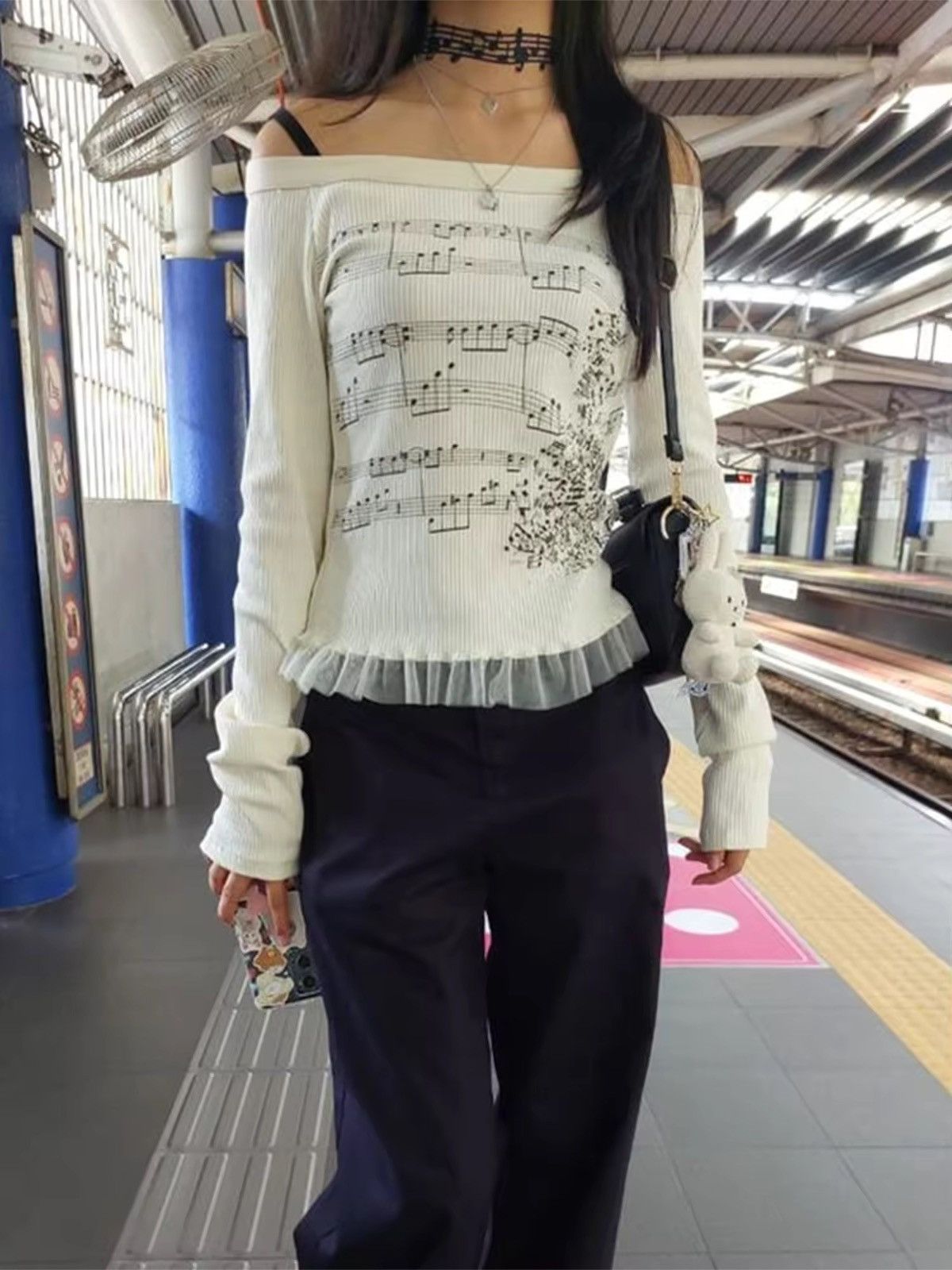 Japanese Brand Chic Off-Shoulder Music Note Top – Effortlessly Stylish Size L / US 10 / IT 46 - 1 Thumbnail