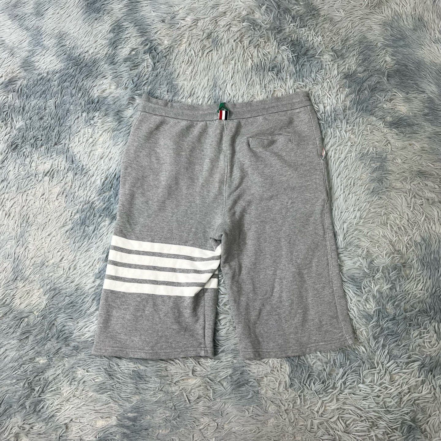 Thom Browne Thom Browne Four-Stripe Shorts Size US 28 / EU 44 - 2 Thumbnail