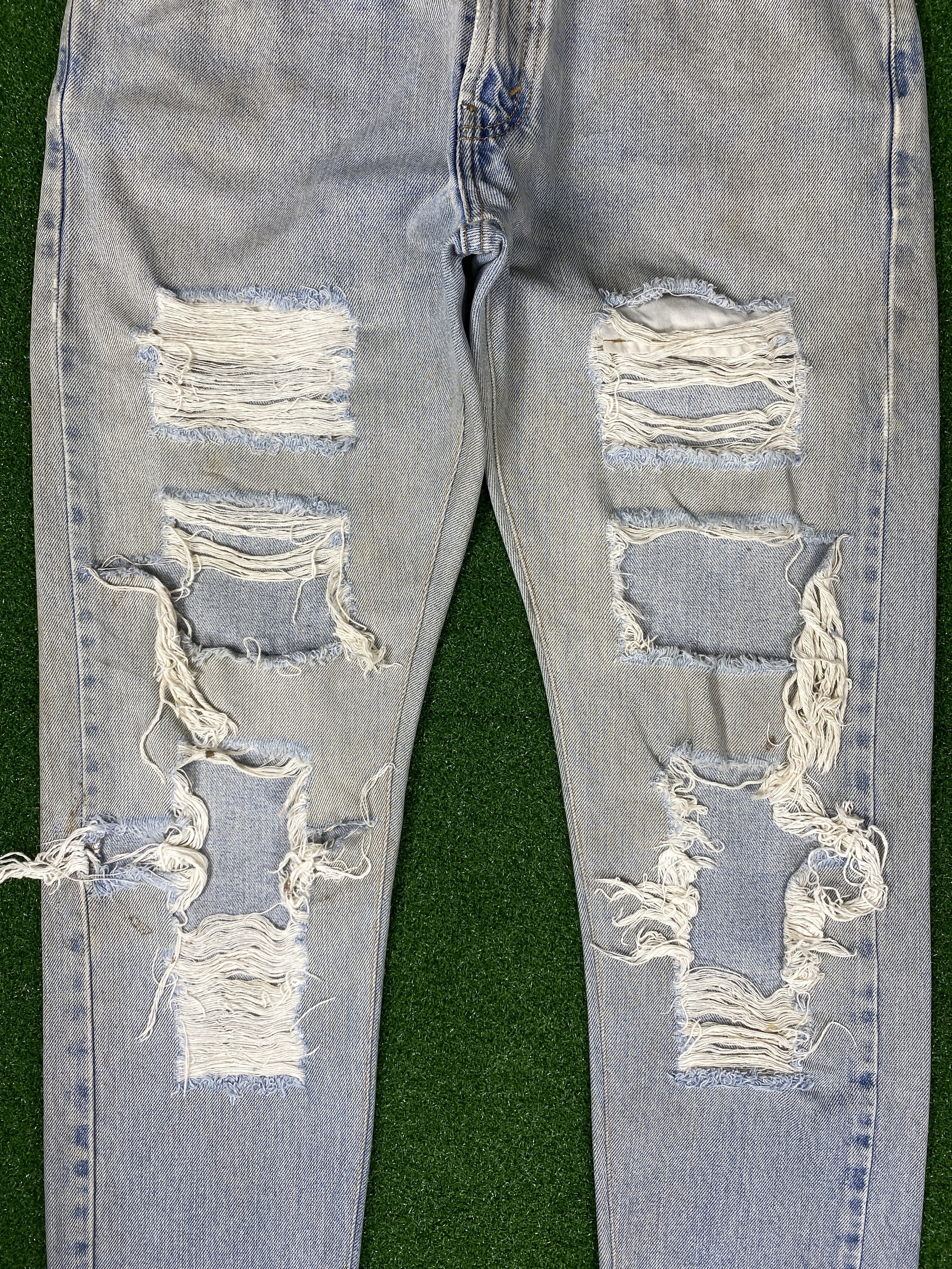 Levi's × Vintage Vintage Levi's 505 Distressed Denim Mid wash Jeans Size US 31 - 3 Thumbnail