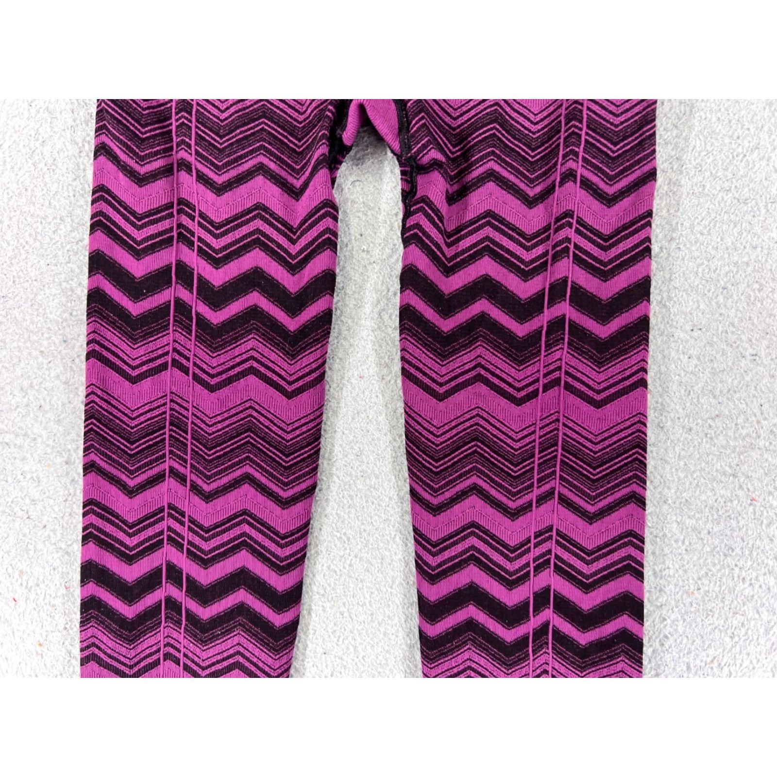 Lululemon Lululemon Pants Womens 4 Black Purple Chevron Stripe Ebb To Street Pant W5G17S Size 27" / US 4 / IT 40 - 3 Thumbnail