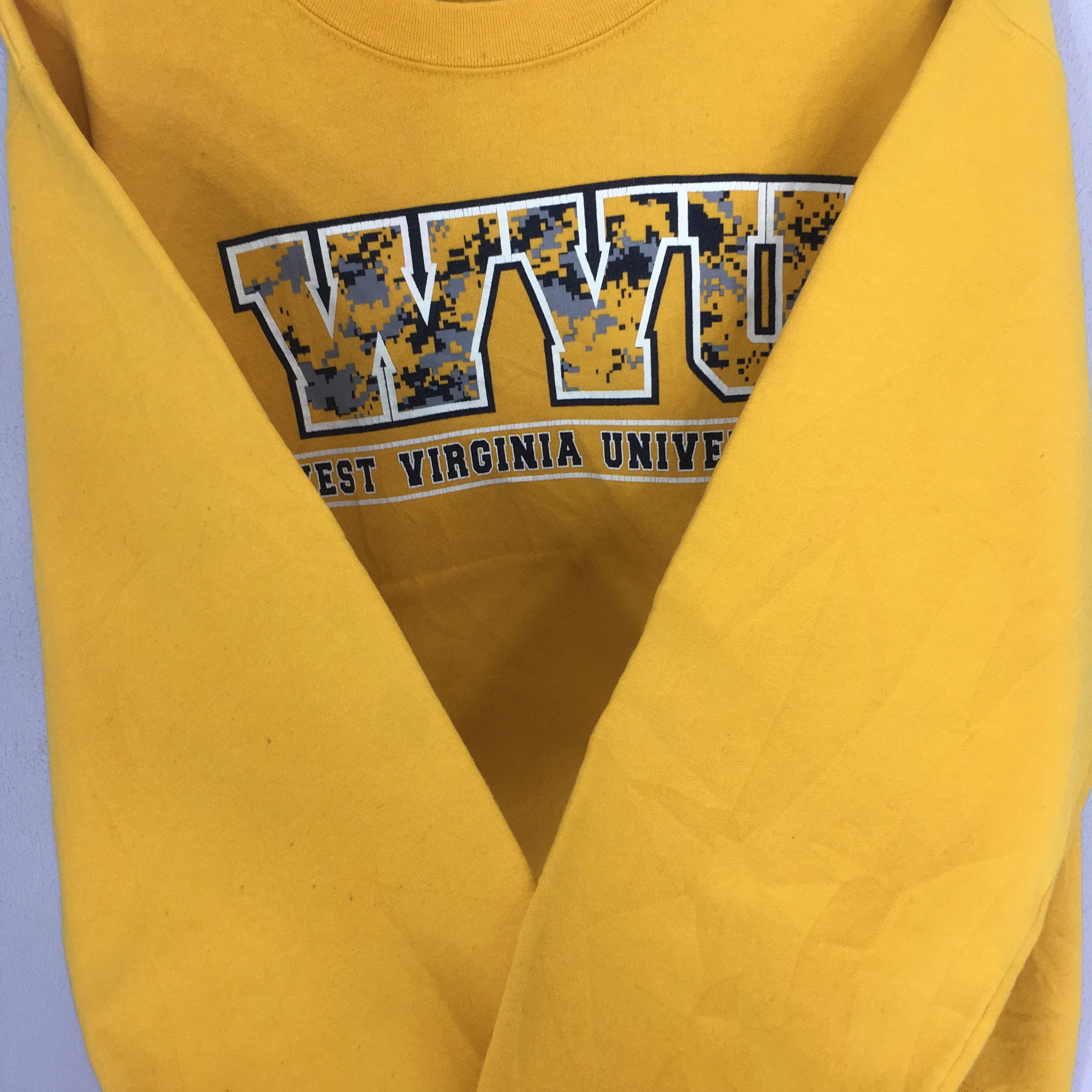 Vintage Vintage West Virginia University Yellow - 274 Size US M / EU 48-50 / 2 - 6 Thumbnail