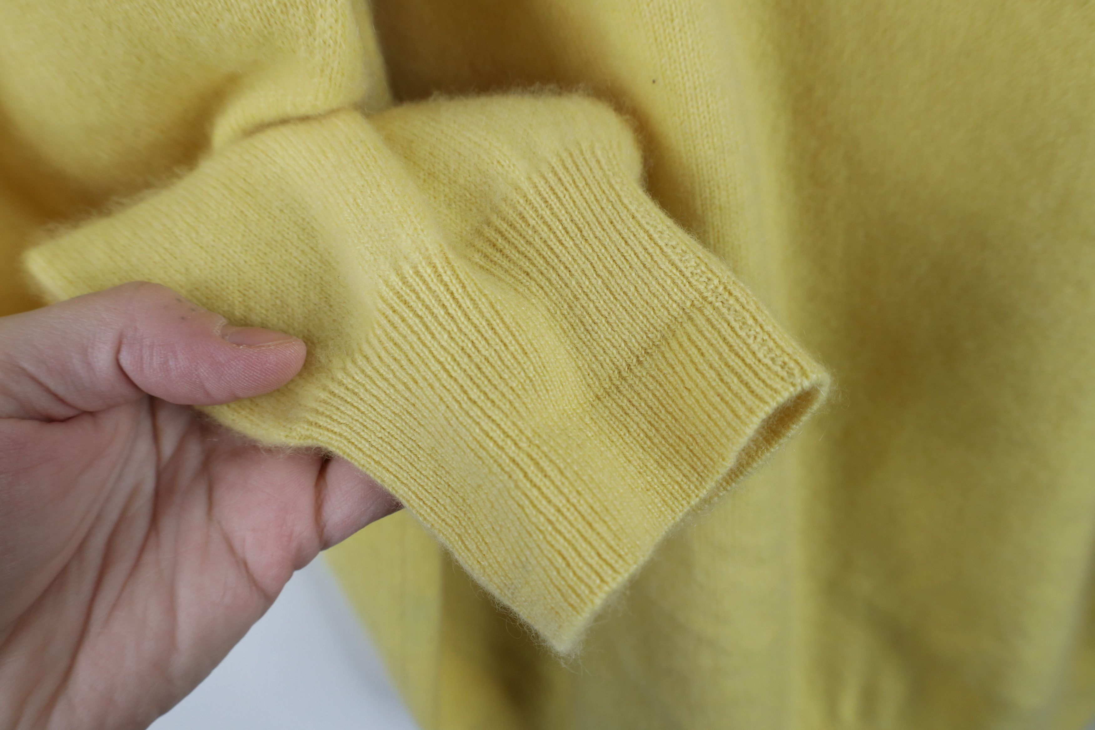 Vintage Vintage 90s Streetwear Cashmere Knit V-Neck Sweater Yellow Size US M / EU 48-50 / 2 - 8 Thumbnail