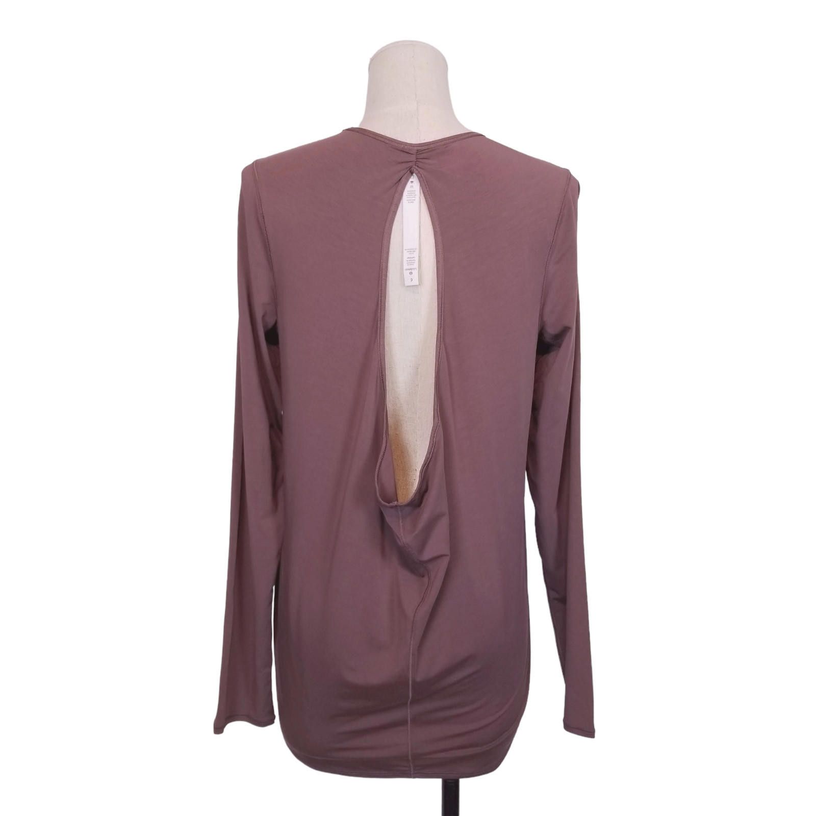 Lululemon NWOT Lululemon Timeless Twist Long Sleeve Antique Bark Sz 6 Size M / US 6-8 / IT 42-44 - 4 Thumbnail