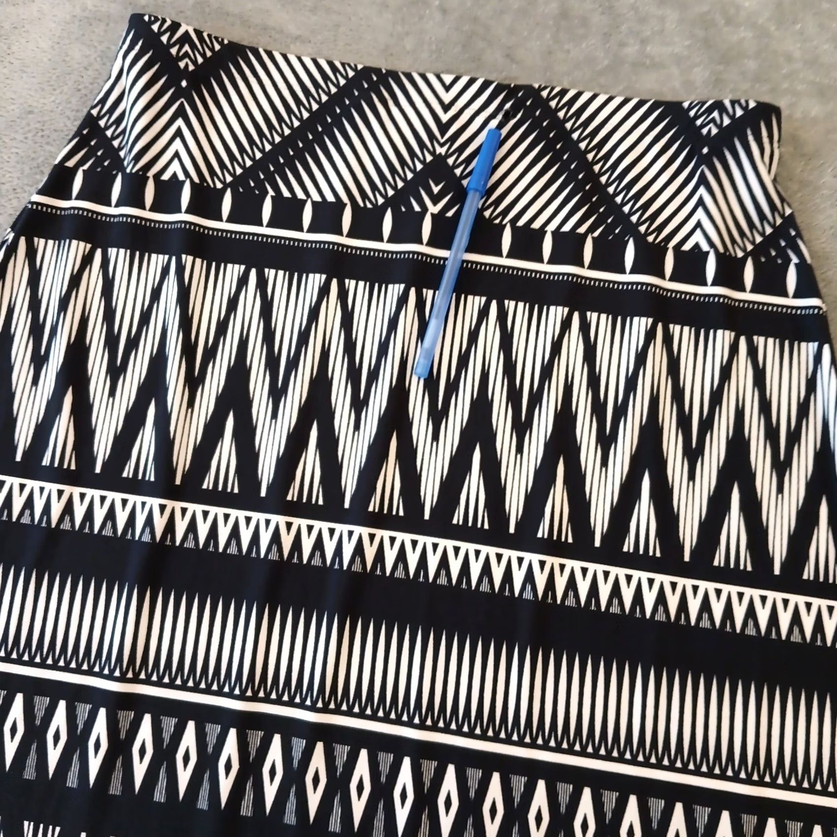 Vintage Chico's Maxi Skirt Size 1 Black Geometric Pull On Slit Stretch Elastic Waist Size 25" / US 0 / IT 36 - 6 Thumbnail
