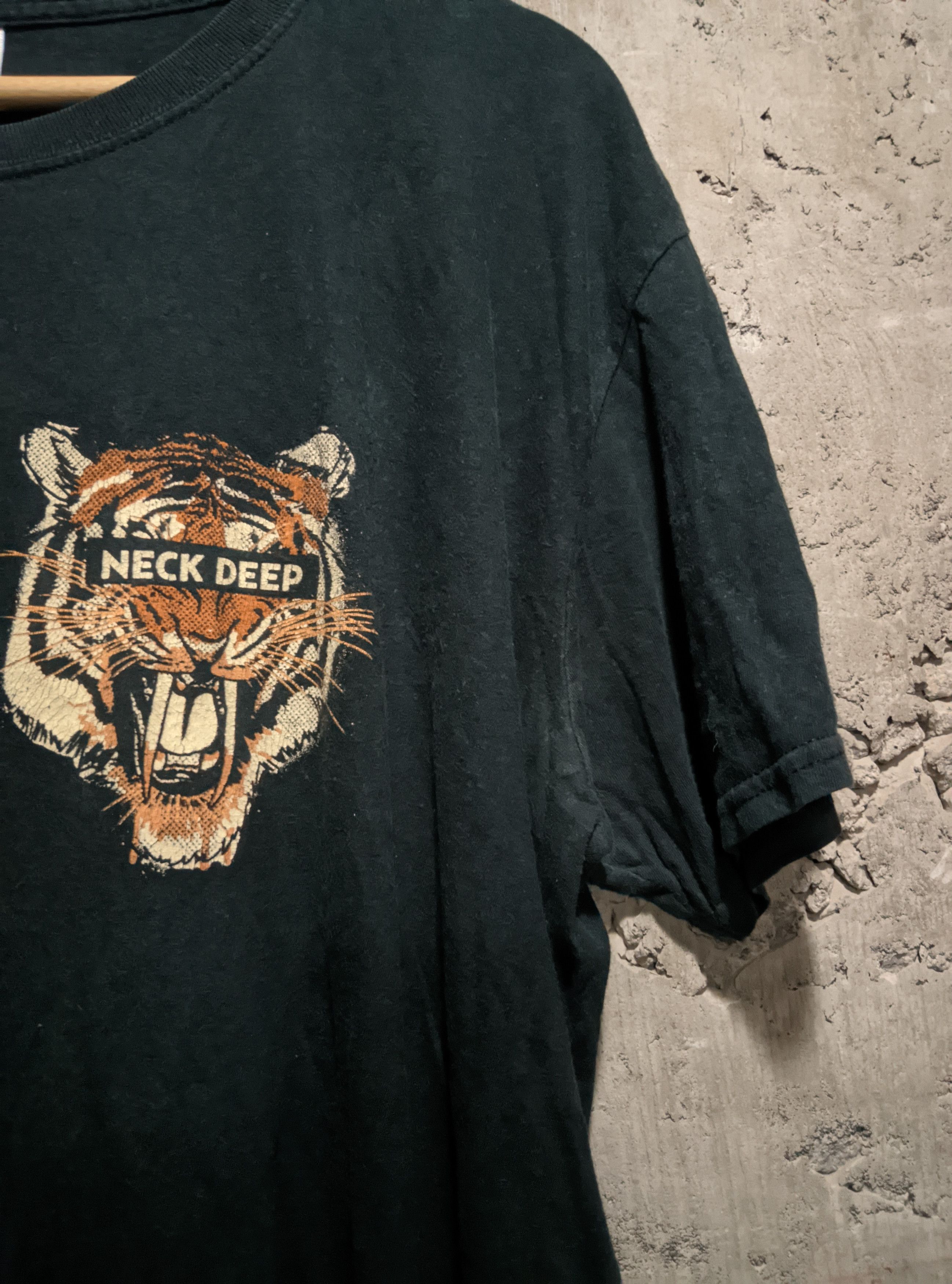 Band Tees 2013 neck deep first ep early era pop punk t shirt Size US XL / EU 56 / 4 - 4 Thumbnail