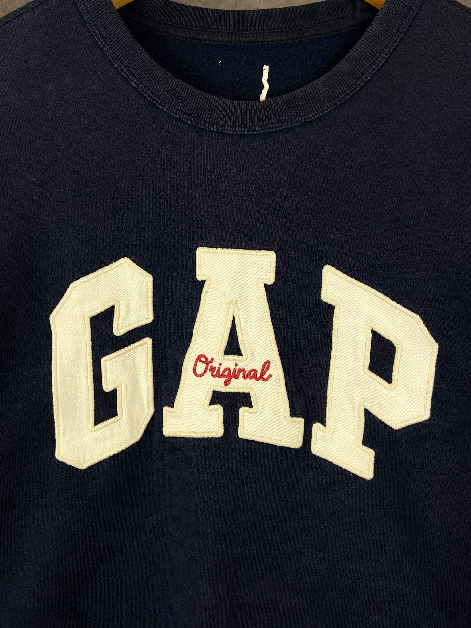 Gap GAP Navy Crewneck / Classic College Minimal (M) Size US M / EU 48-50 / 2 - 2 Thumbnail