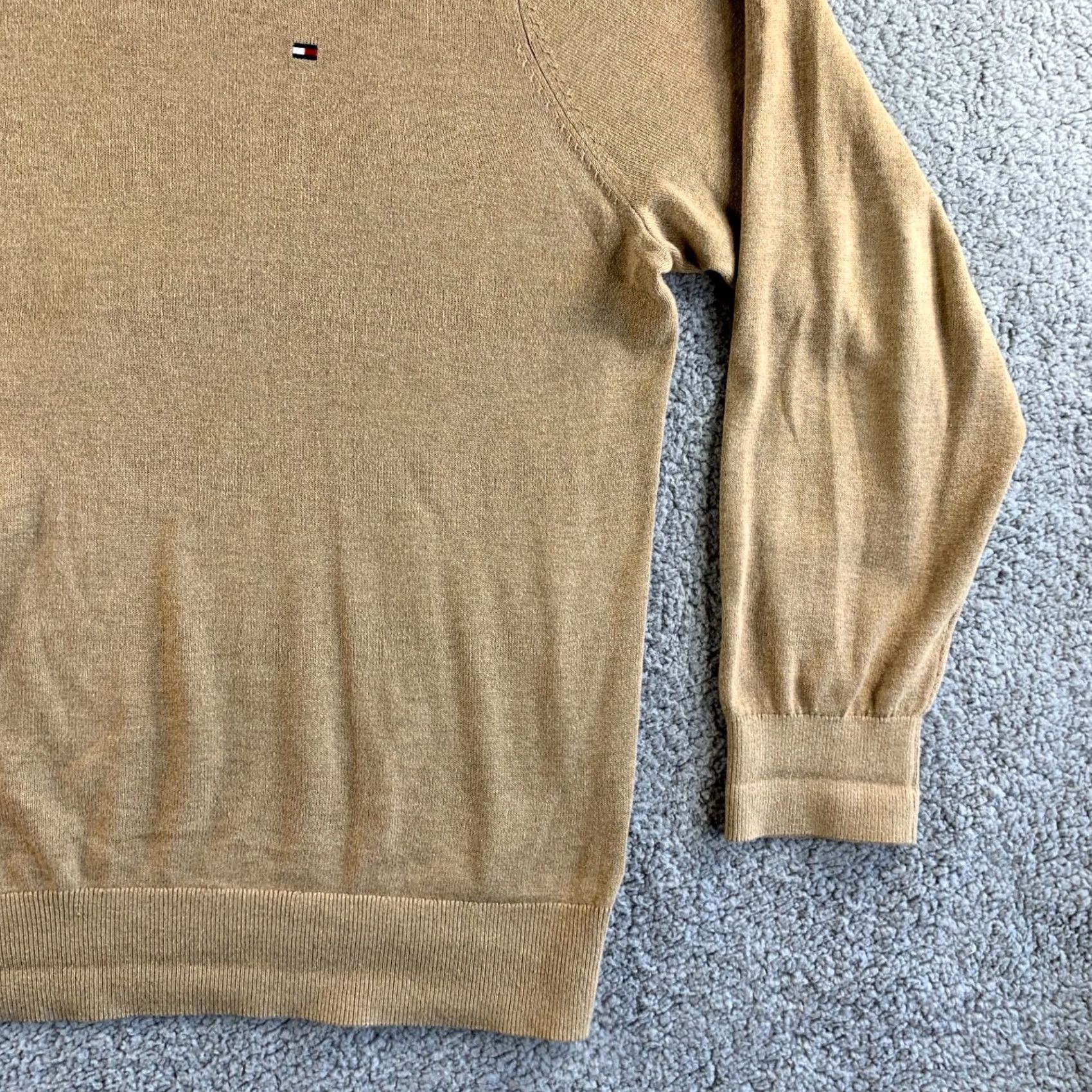Tommy Hilfiger VINTAGE Tommy Hilfiger Sweater Mens 2XL Beige Pima Cotton Pullover V Neck Flag Logo Size US XXL / EU 58 / 5 - 5 Thumbnail