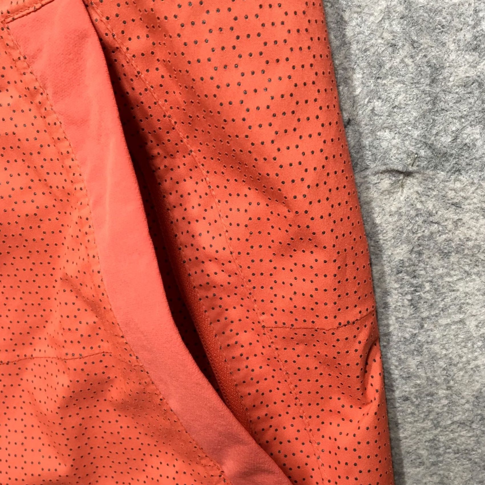 Mountain Hardwear Mountain Hardwear Polka Dot Rain Jacket Womens M Pink Full Zip Hooded Jacket Long Nylon Waterproof Wind-Resistant Polka Dot Rain Coat Womens M Pink Size M / US 6-8 / IT 42-44 - 4 Thumbnail