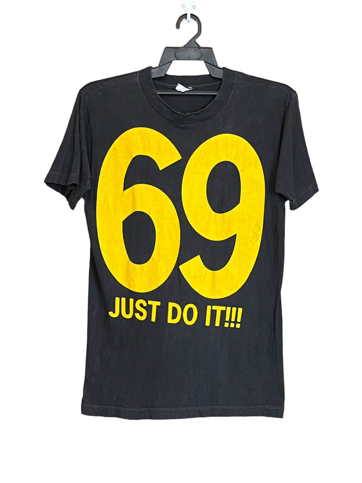 Band Tees NICE🔥BRYAN ADAMS 69 JUST DO IT TOUR BAND TEE SHIRT Size US S / EU 44-46 / 1 - 1 Thumbnail